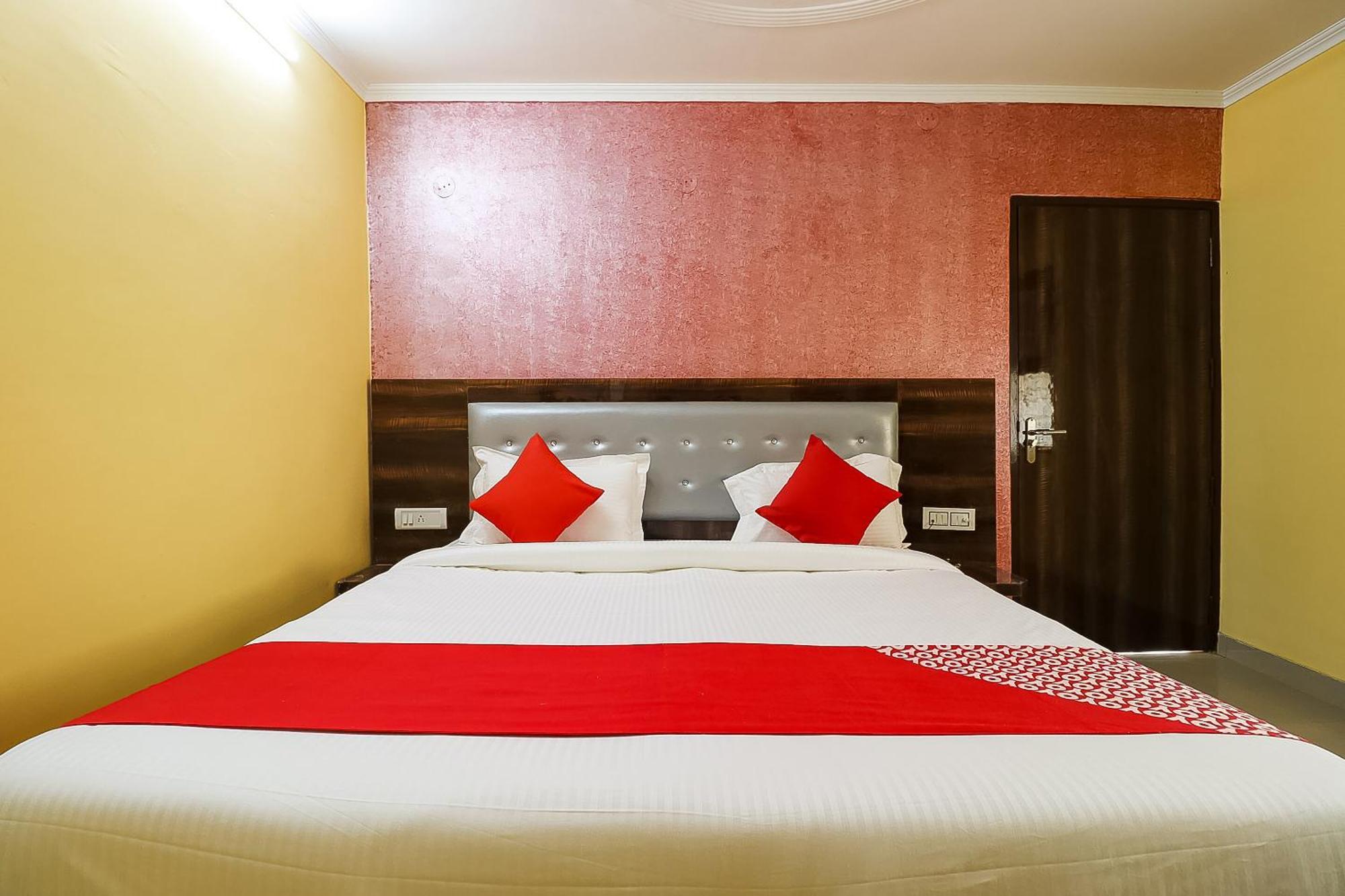 Hotel O Royal Orbit Near Delhi Airport