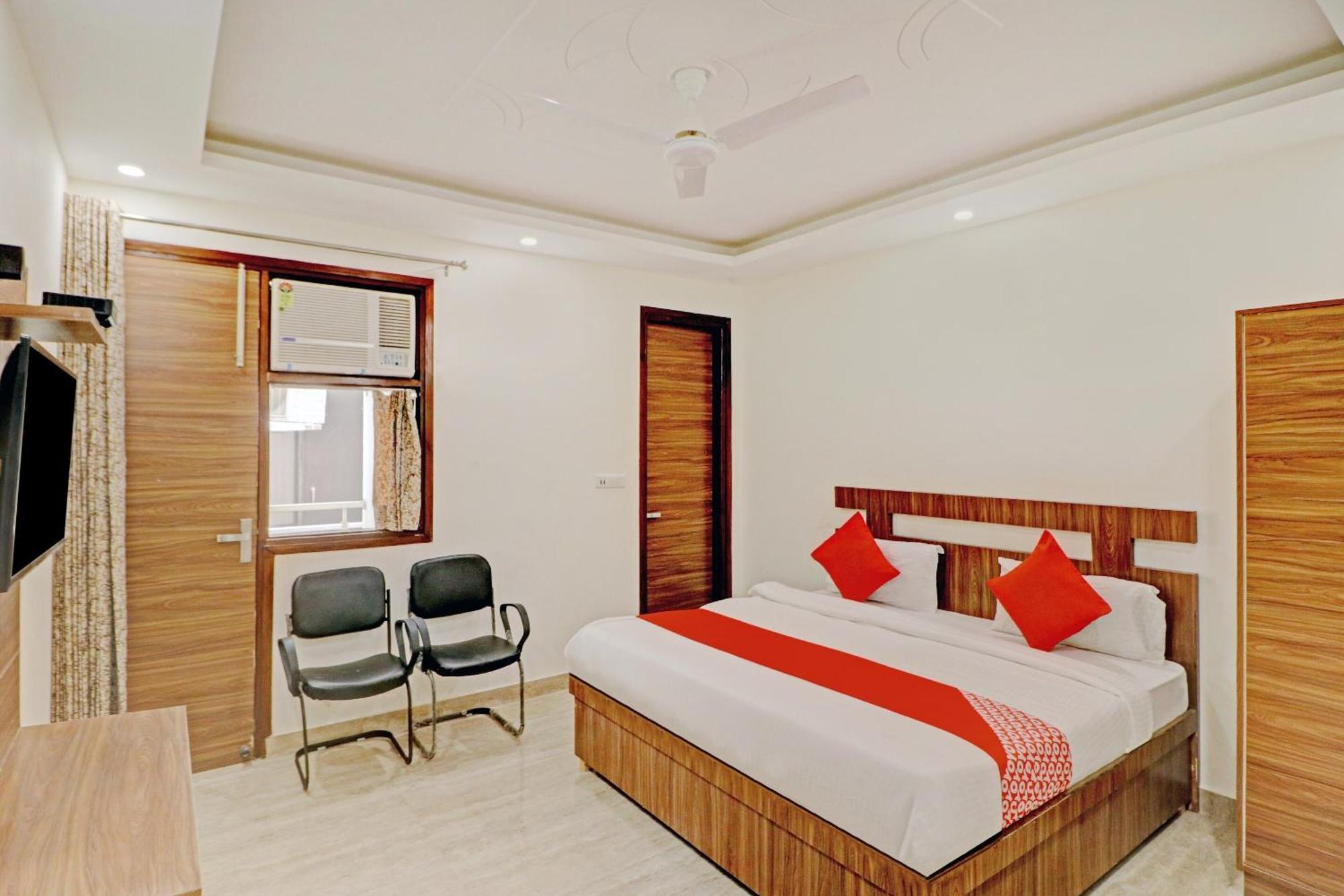 Hotel Oyo Flagship 80946 Galaxy Palace Delhi (National Capital Territory of India)