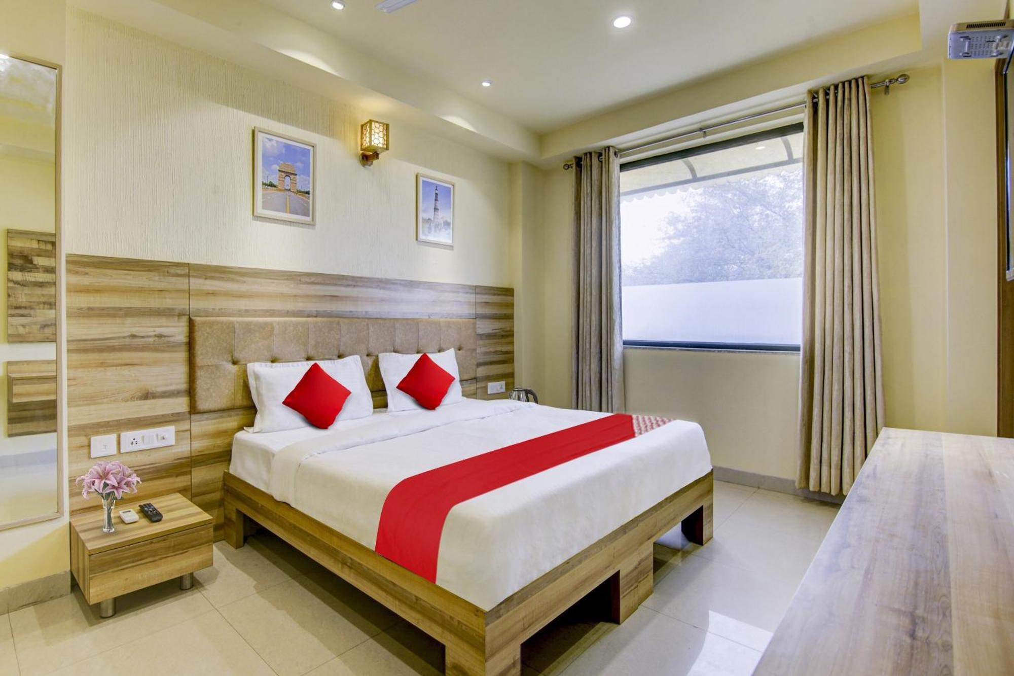 Hotel Collection O My Near Dwarka Sector 21 Metro Station 3*