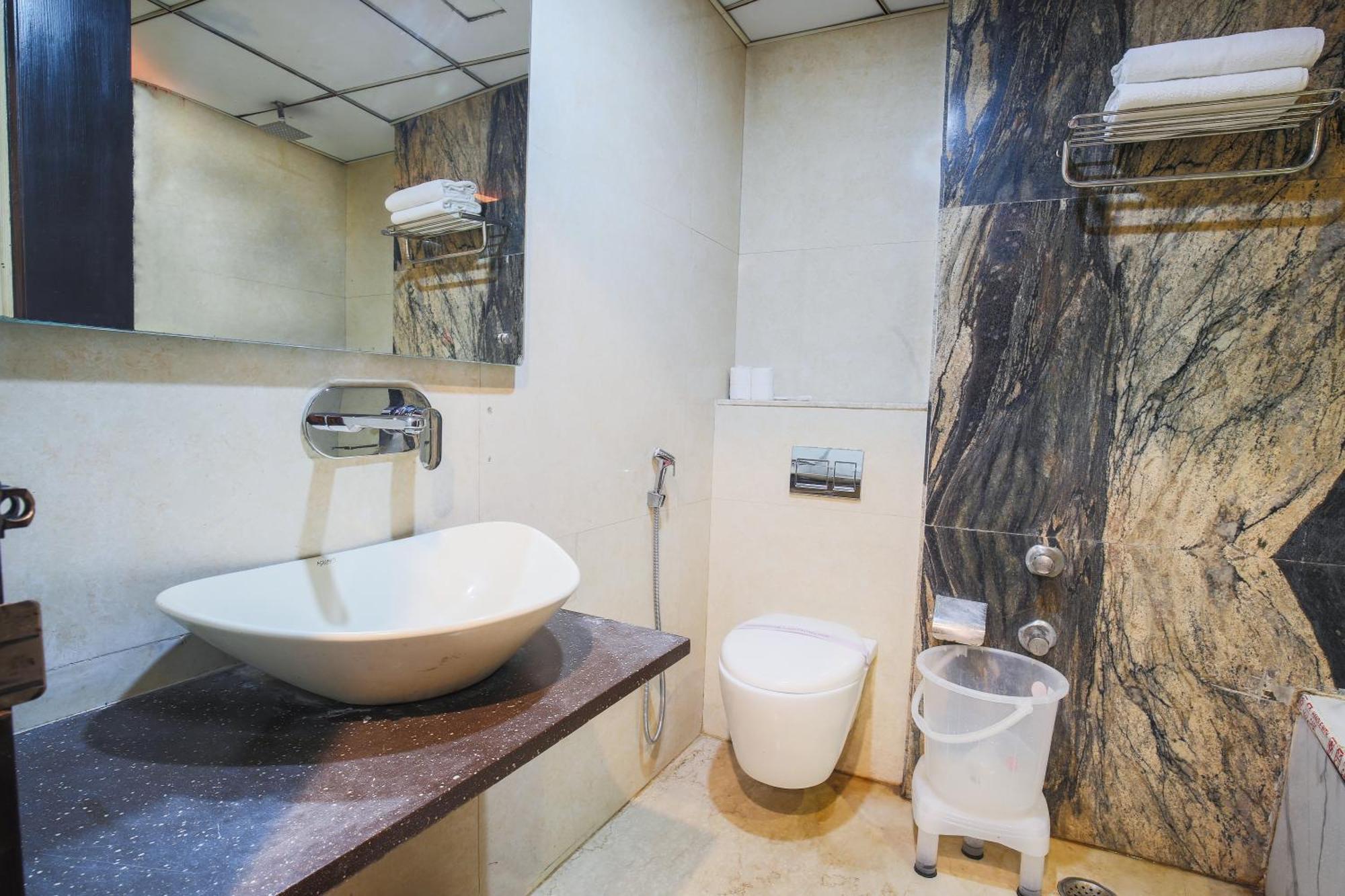 Staybook Hotel Uppal International 4*