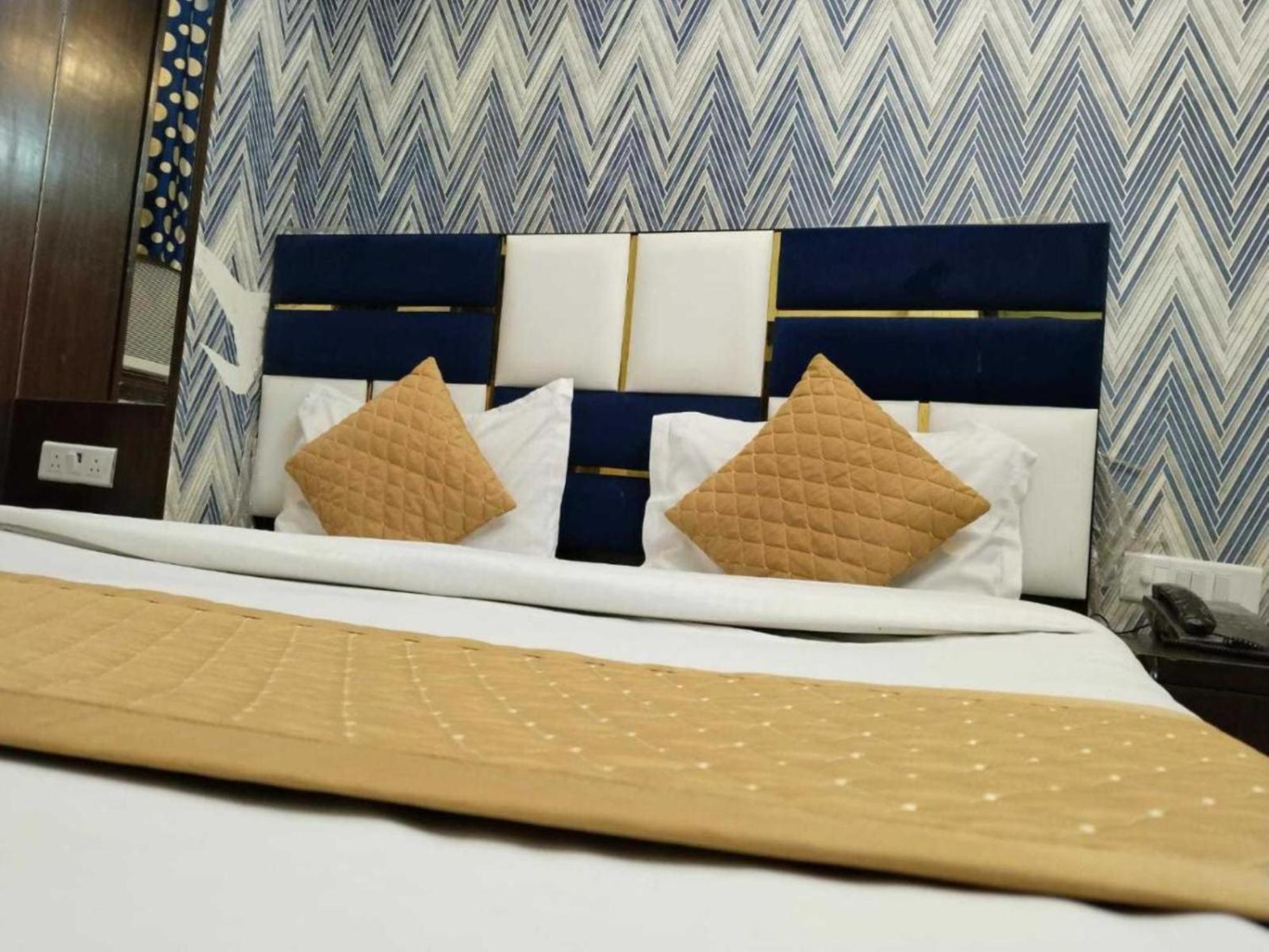 Hotel Del Fox Holidays At 5 Minute Vfs New Delhi
