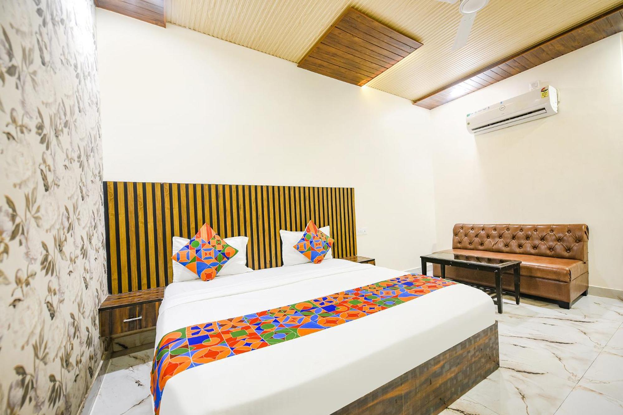 Fabhotel The Crystal Palace 3*