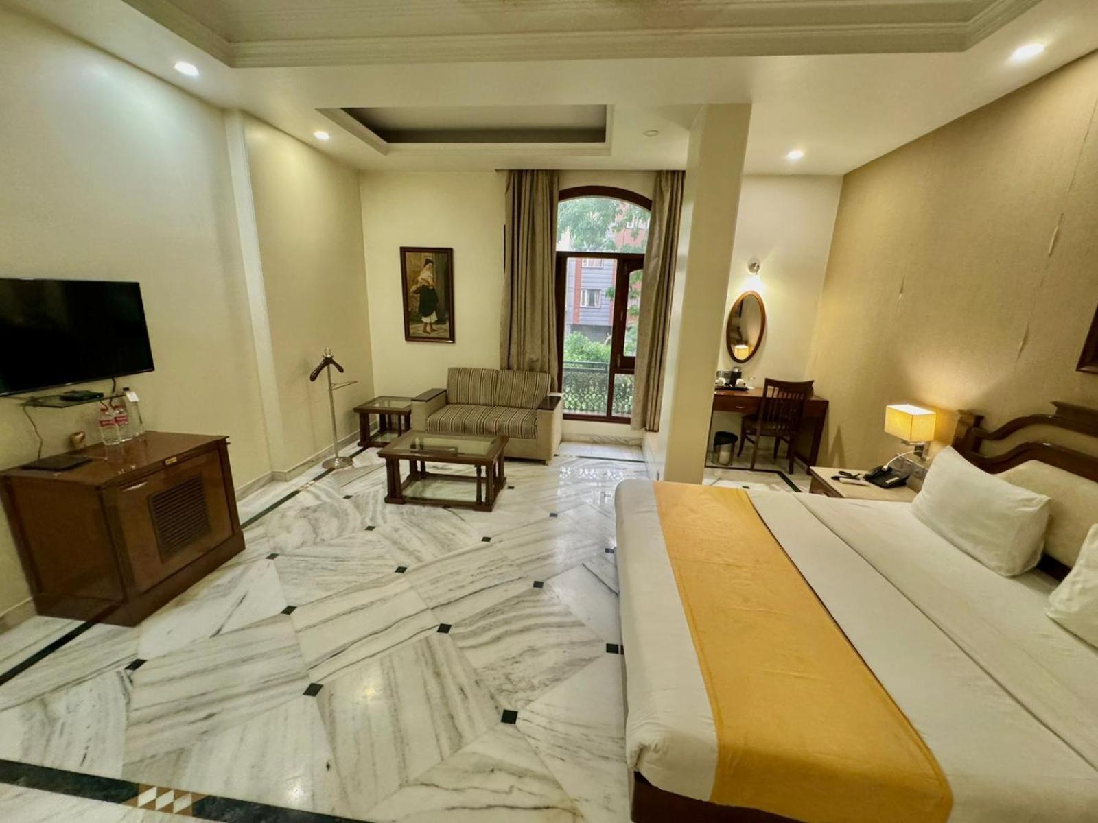 Hotel Florence Inn, Karol Bagh, New Delhi, 2 Min From Metro Delhi (National Capital Territory of India)