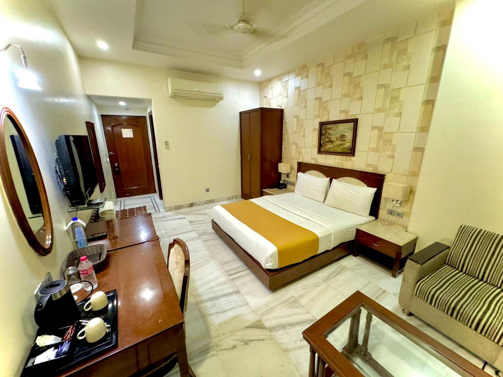 Florence Inn, Karol Bagh, New Delhi, 2 Min From Metro