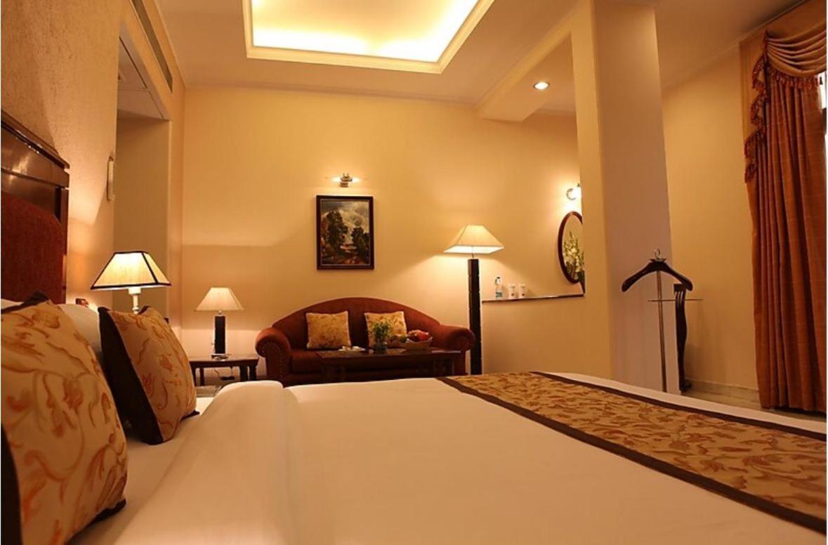 Hotel Florence Inn, Karol Bagh, New Delhi, 2 Min From Metro 4*