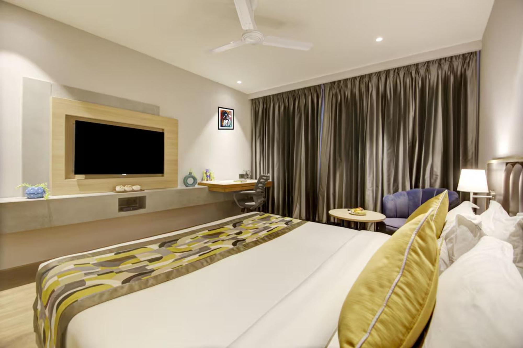Ambience -5 Mints Walk From Railway Station Hotel