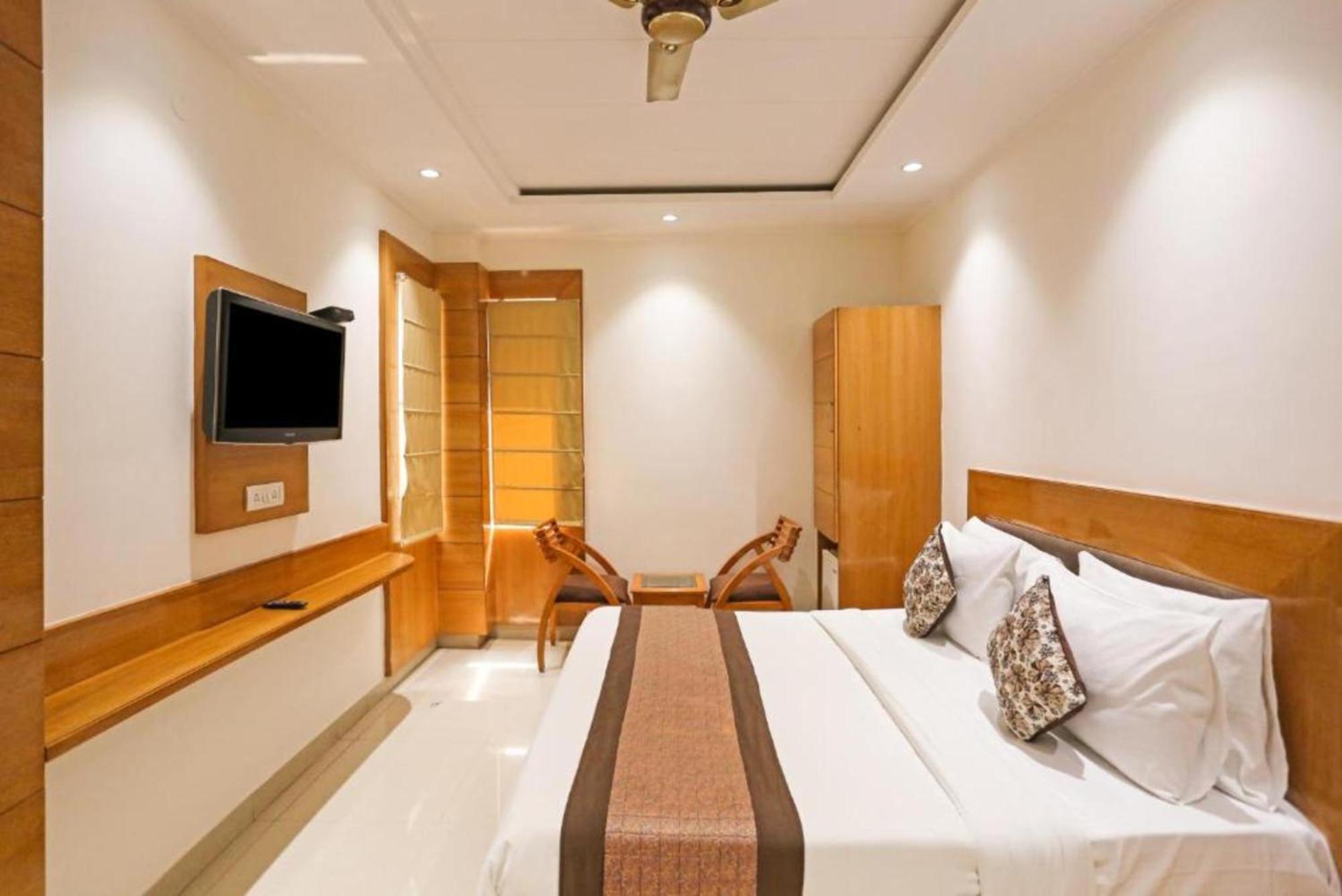 Ambience -5 Mints Walk From Railway Station 4* Nova Deli