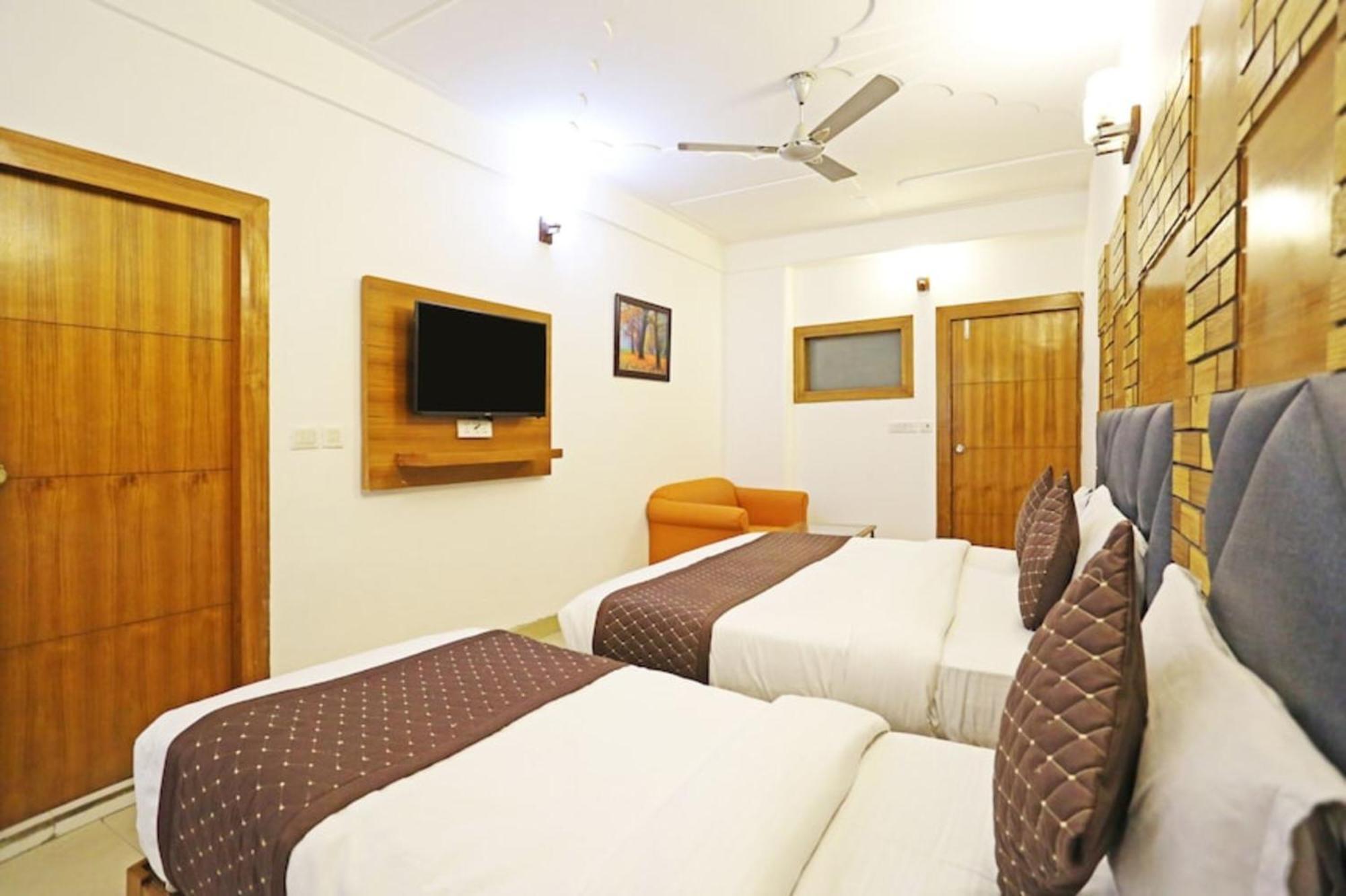 Hotel Ambience -5 Mints Walk From Railway Station
