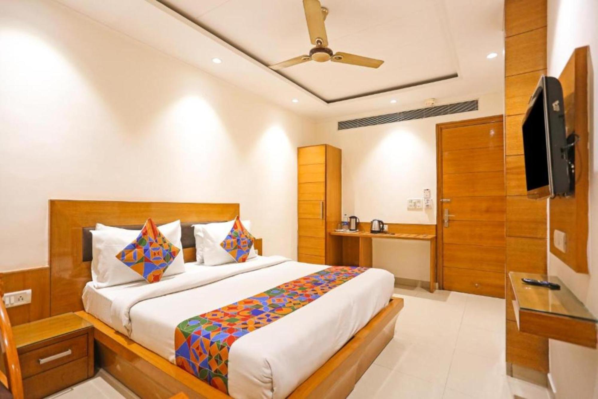 Ambience -5 Mints Walk From Railway Station Hotel 4*