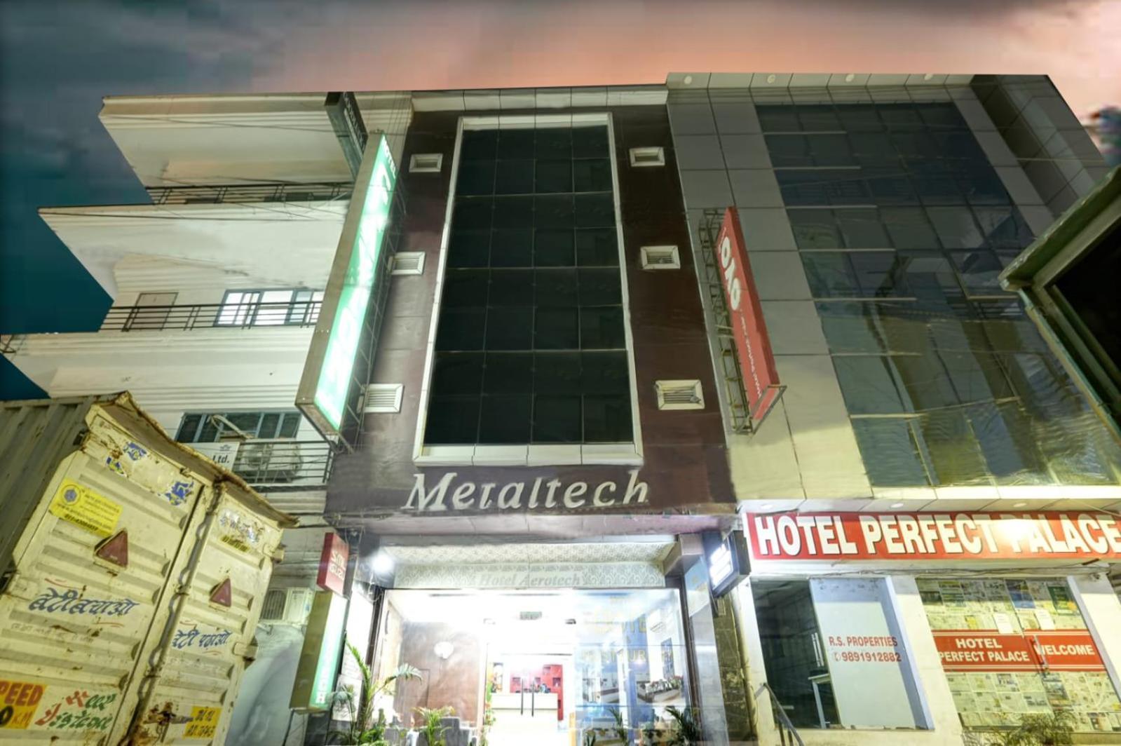 Hotel Aerotech Near Delhi Airport 3*