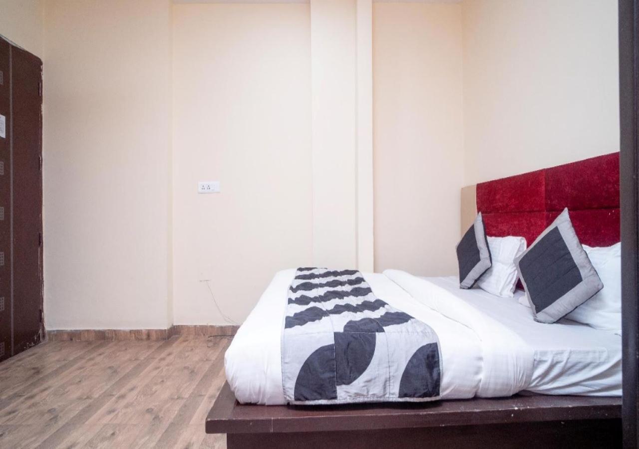 Spot International - Main Bazar Paharganj Love hotel New Delhi