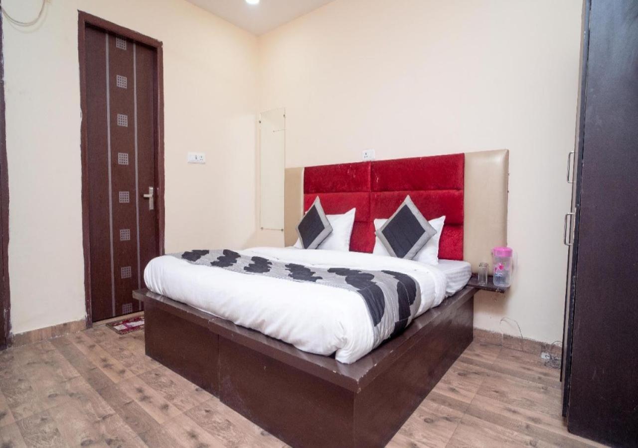 Spot International - Main Bazar Paharganj Love hotel
