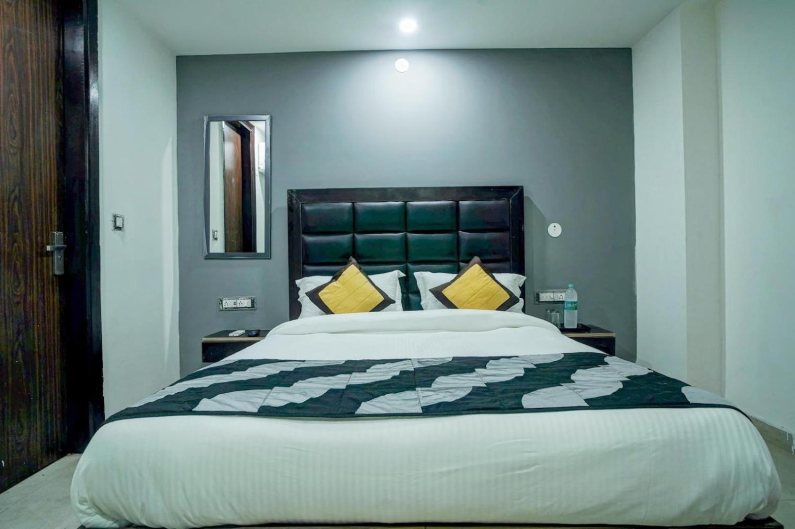Spot International - Main Bazar Paharganj Love hotel *