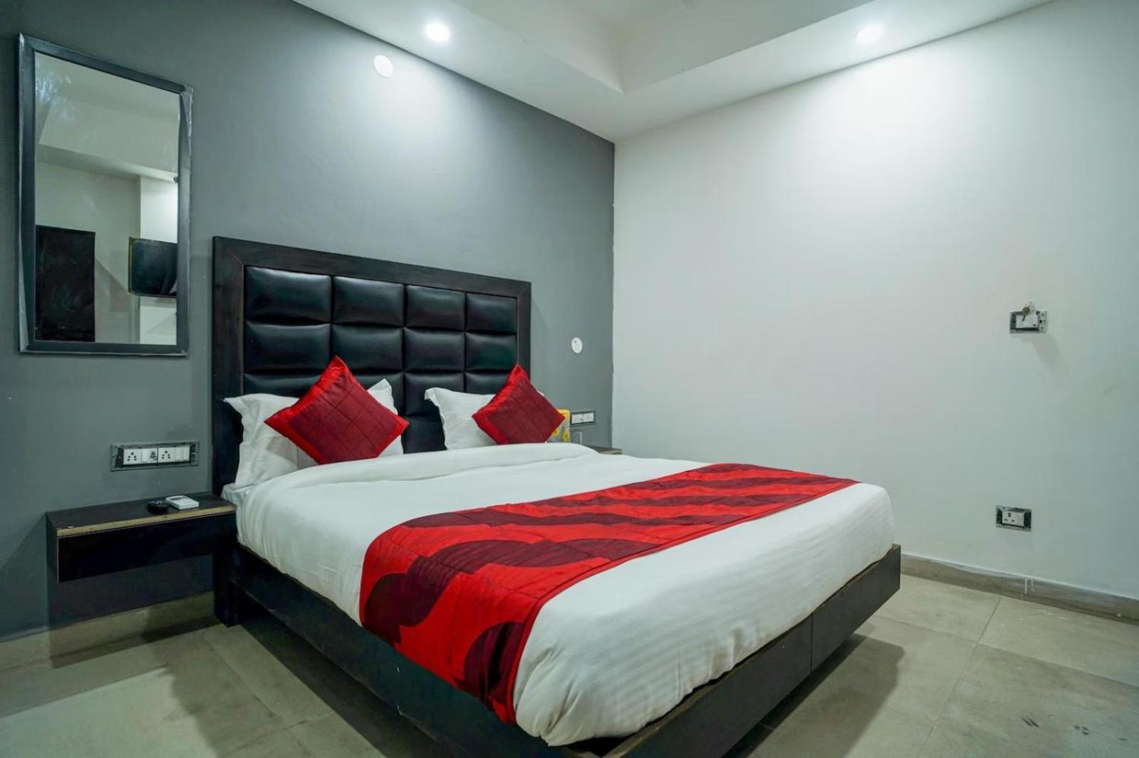 Spot International - Main Bazar Paharganj Love hotel New Delhi