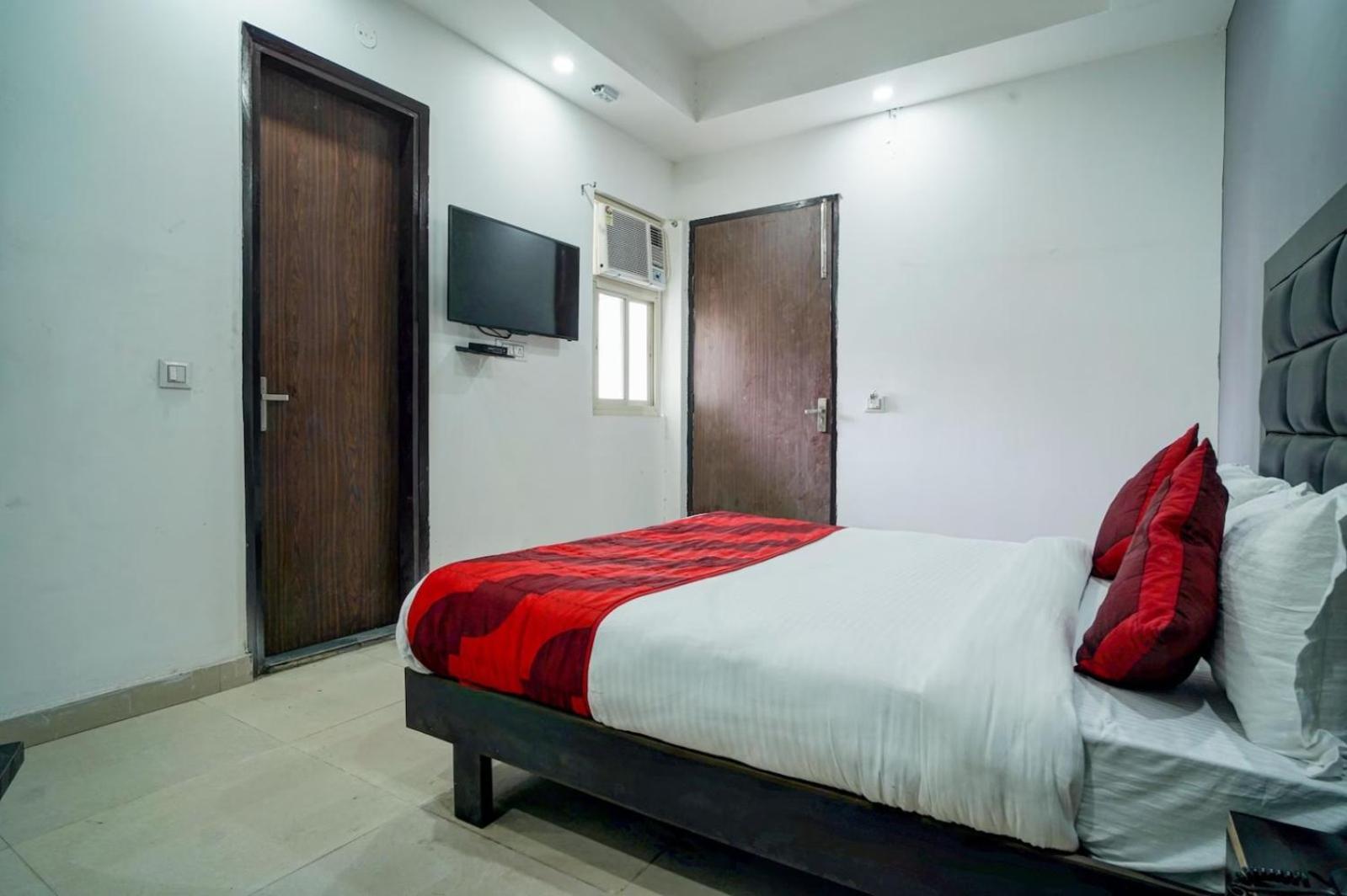 Spot International - Main Bazar Paharganj Love hotel