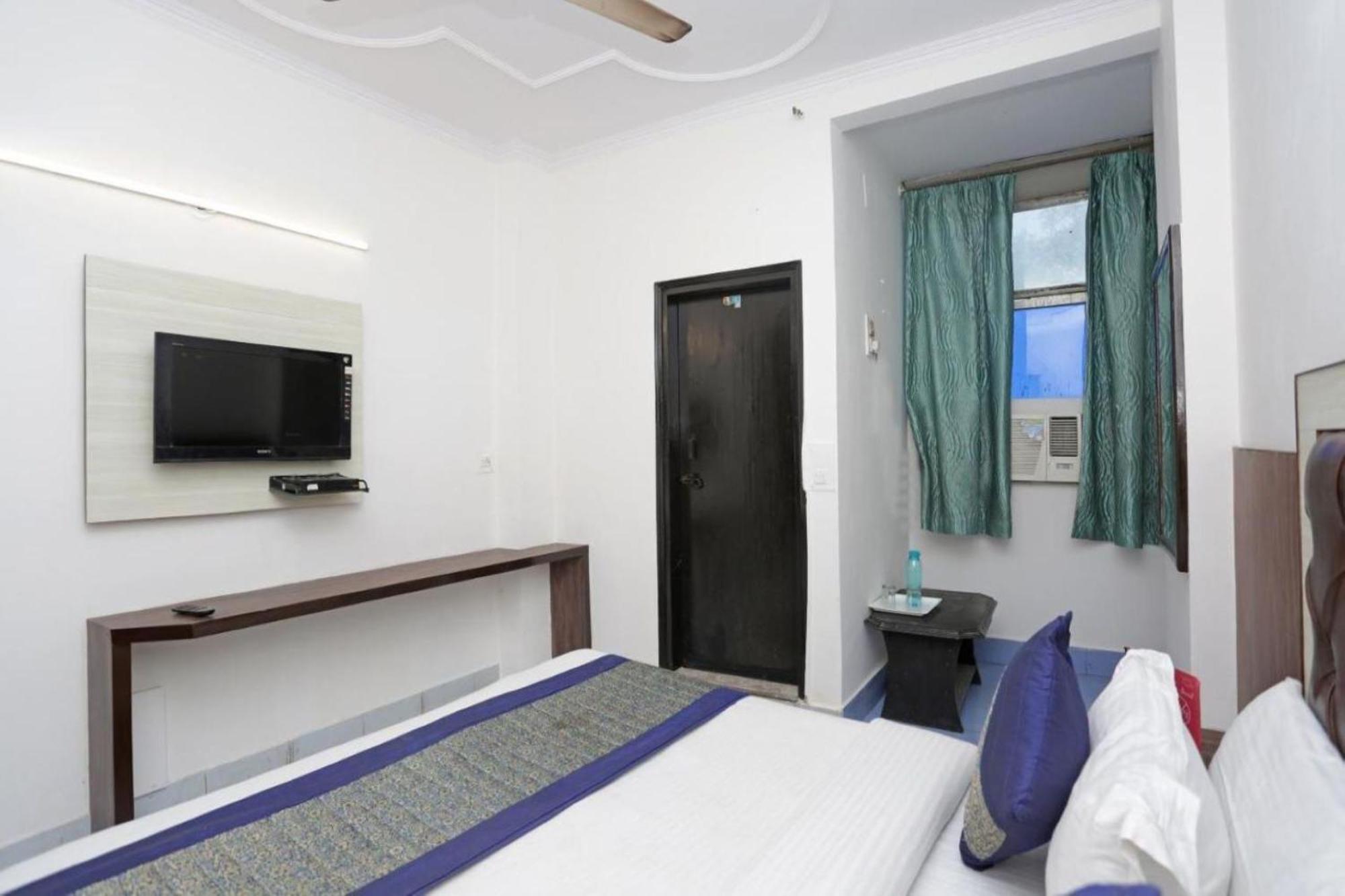 Spot International - Main Bazar Paharganj Love hotel *