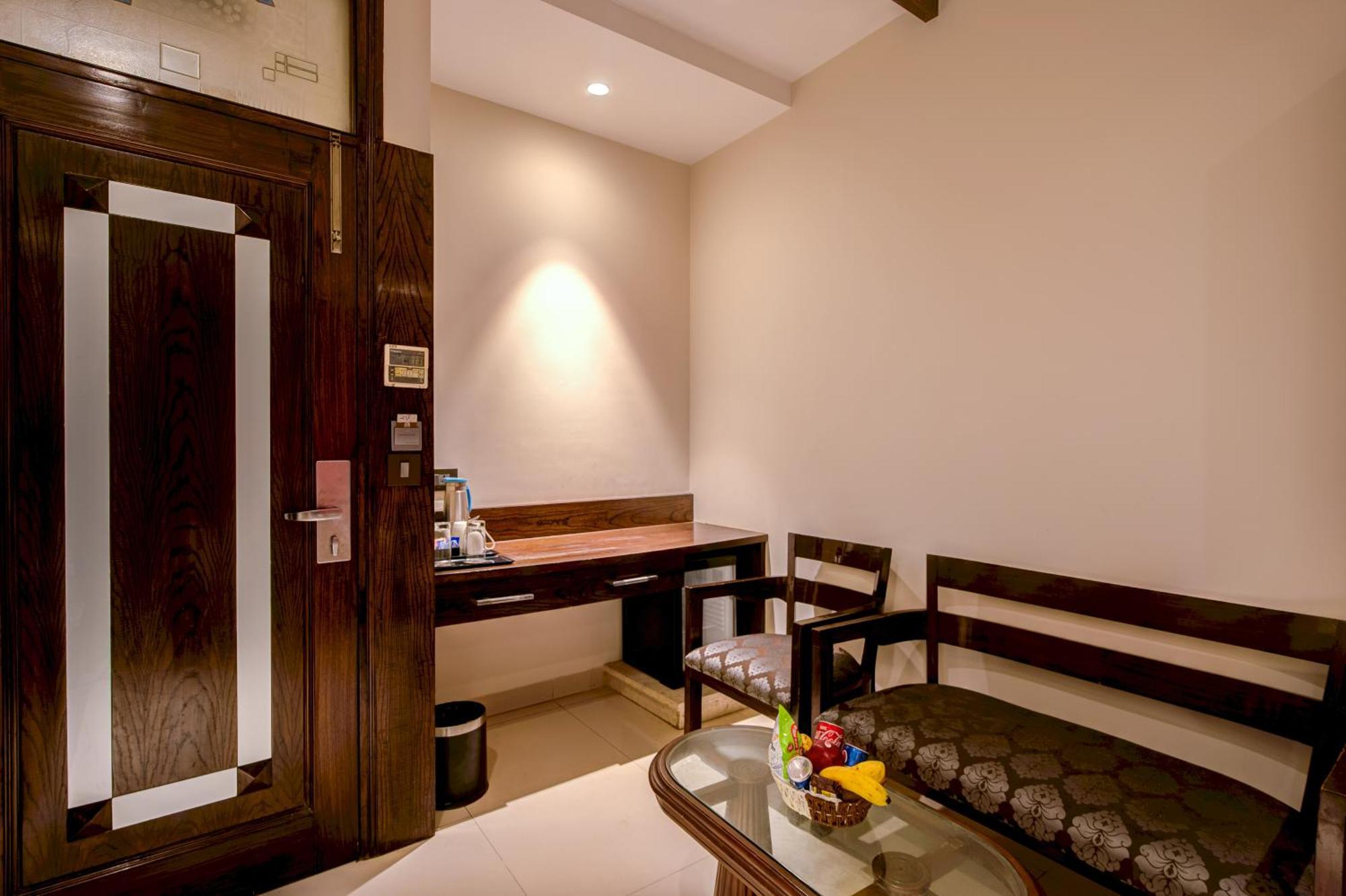 Empire Suites, 4* New Delhi