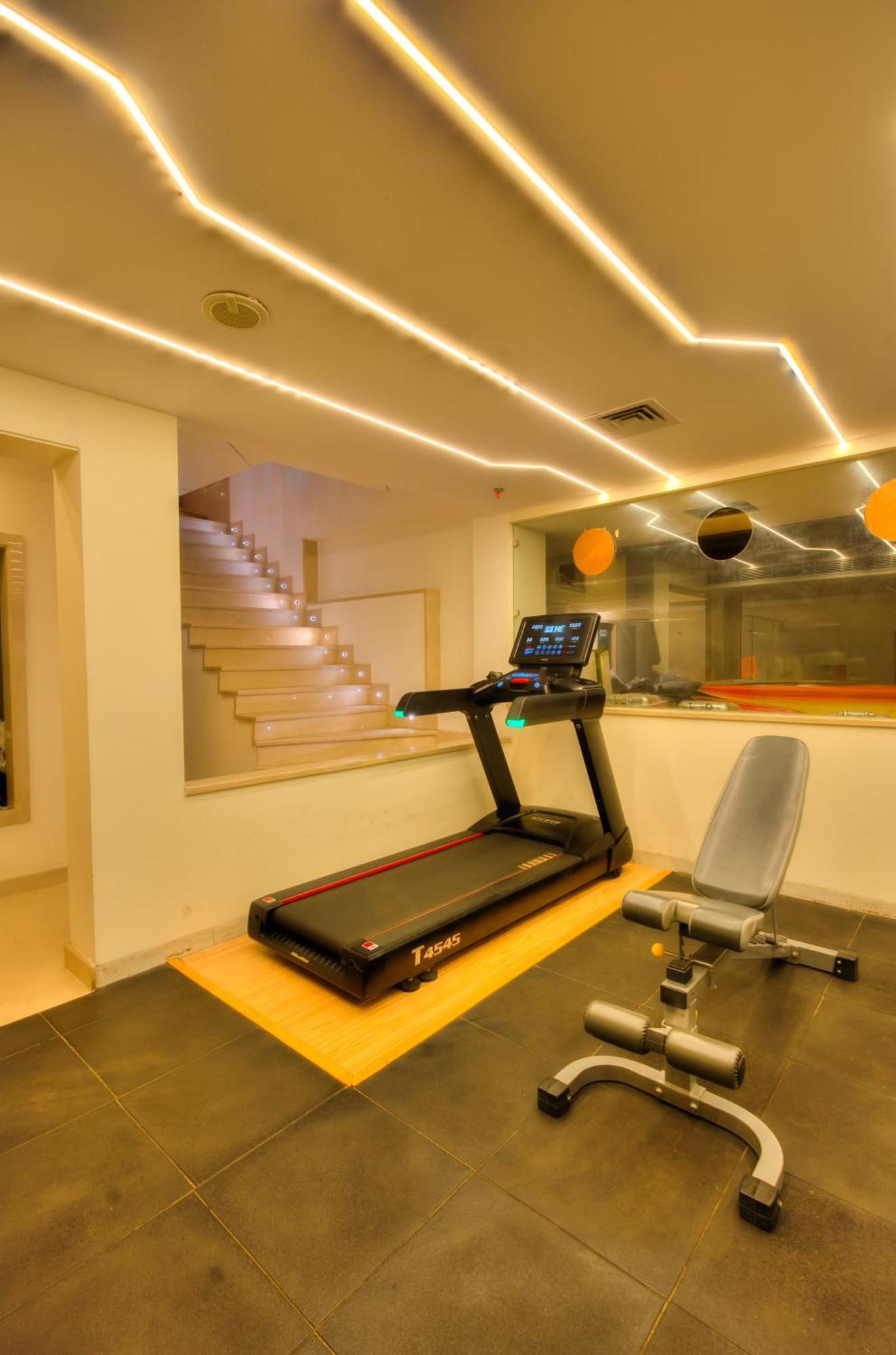 Empire Suites, 4* New Delhi