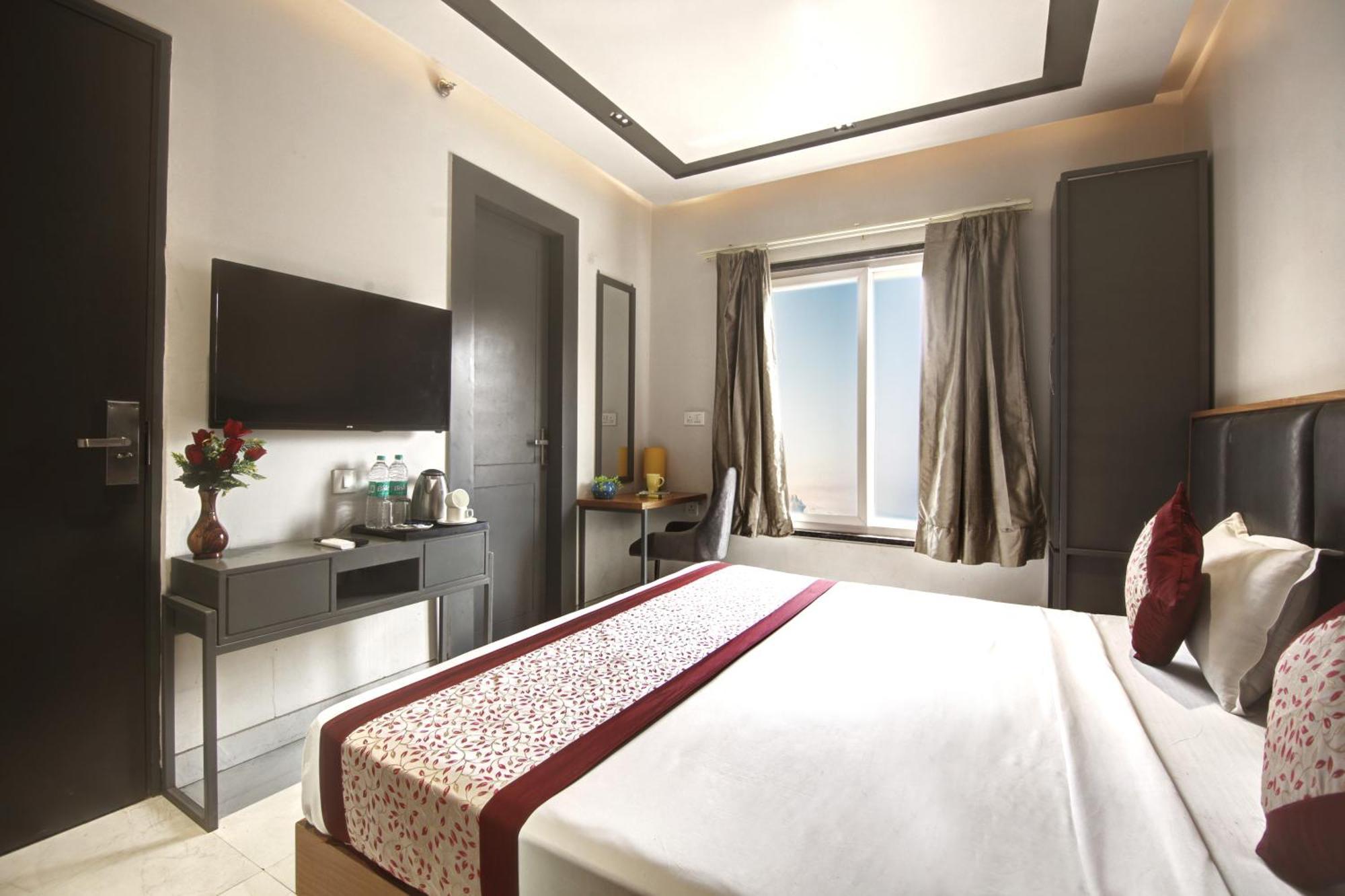 Hotel Applewood & - Free Airport Transffer New Delhi