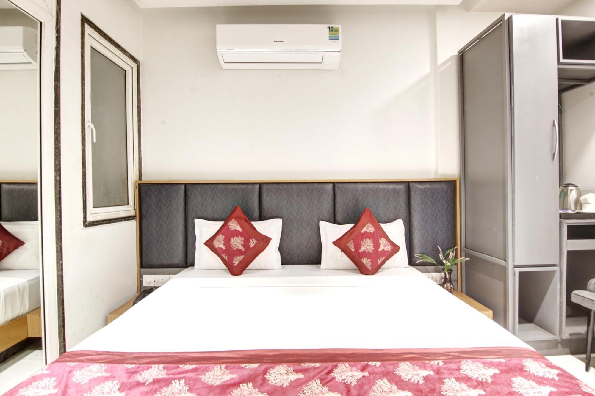 Hotel Applewood & - Free Airport Transffer New Delhi
