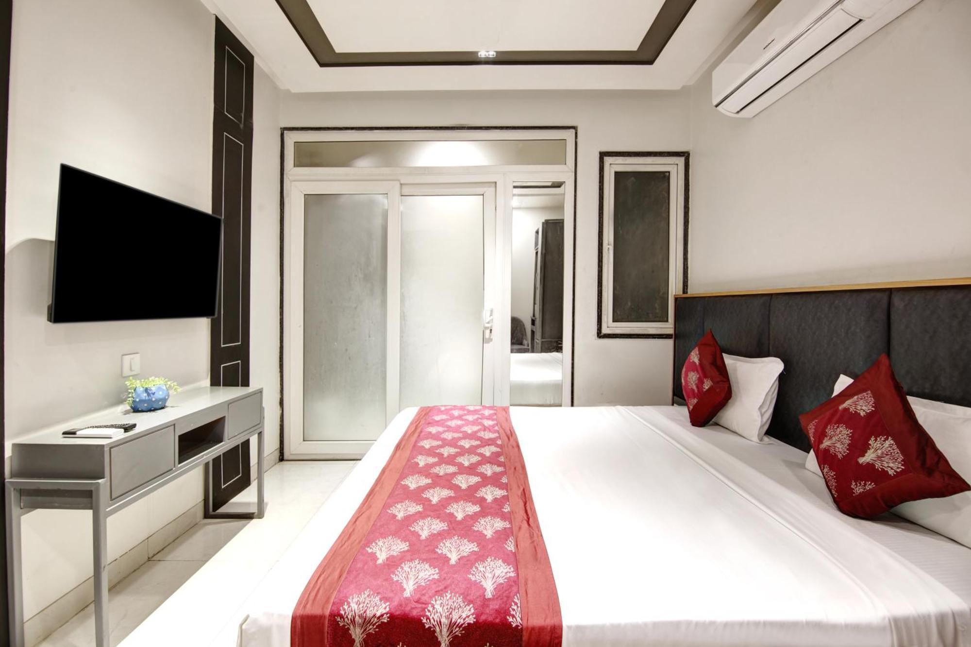 Hotel Applewood & - Free Airport Transffer New Delhi