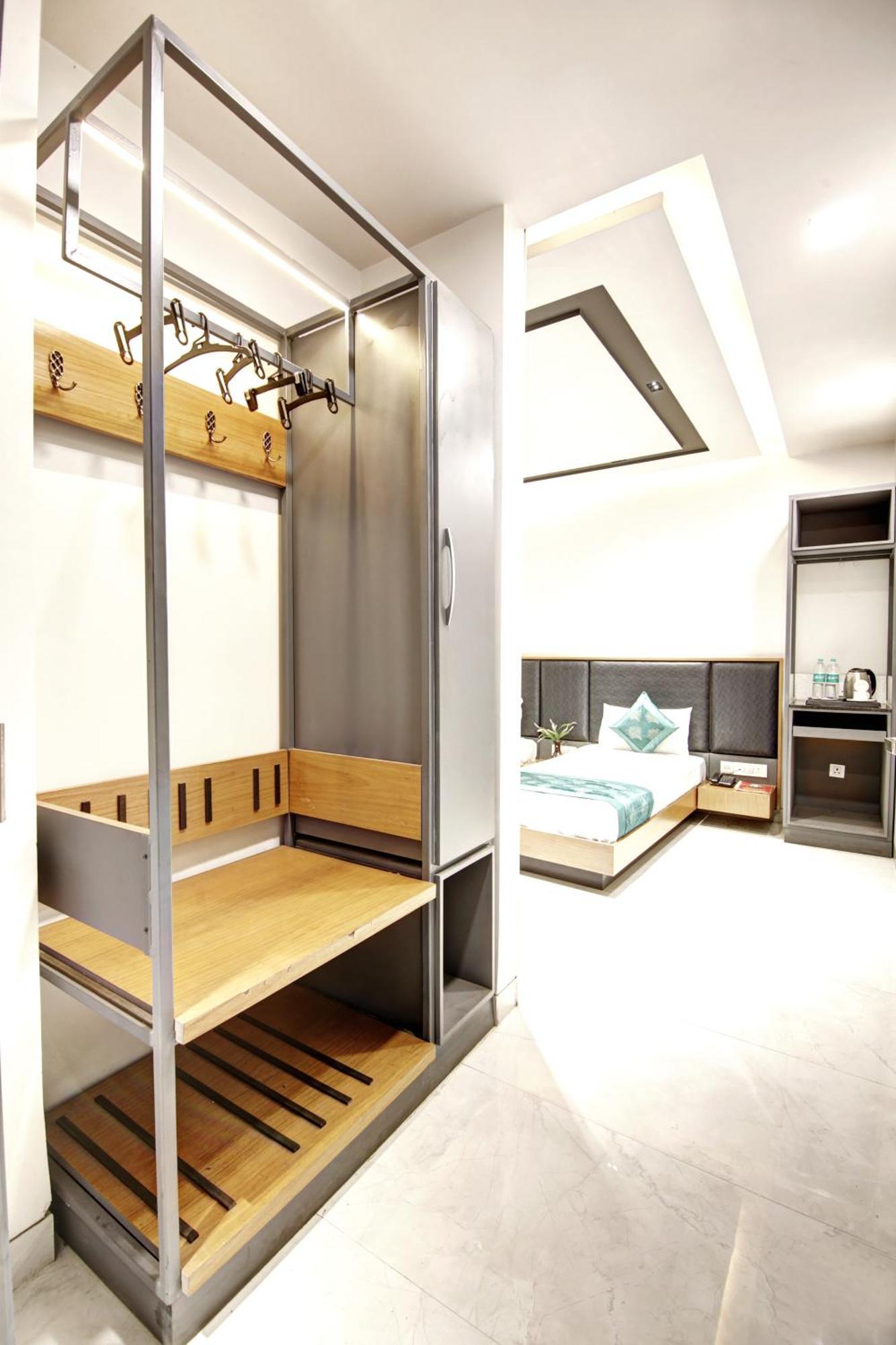 Hotel Applewood & - Free Airport Transffer New Delhi