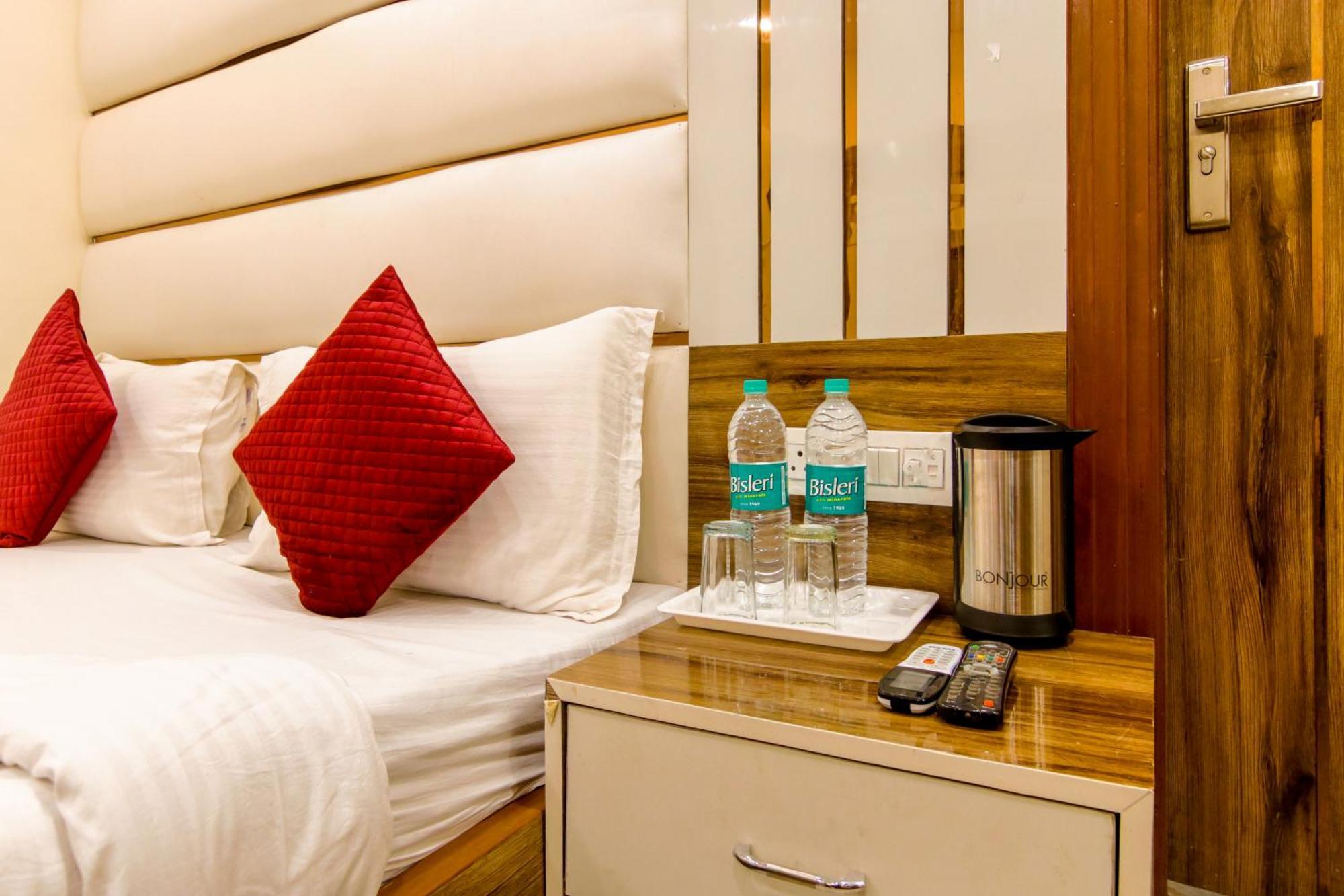 Star Dx By P K Residency Guest house *