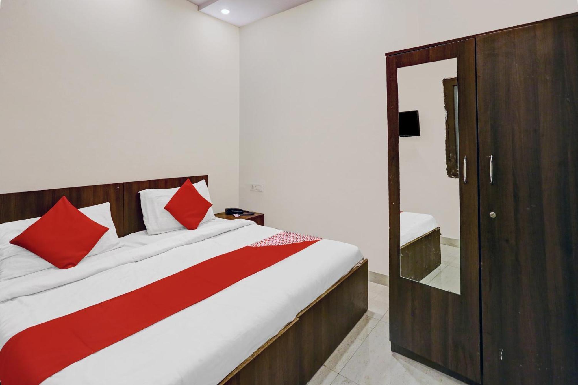 Hotel Konark Near Igi Airport 3*