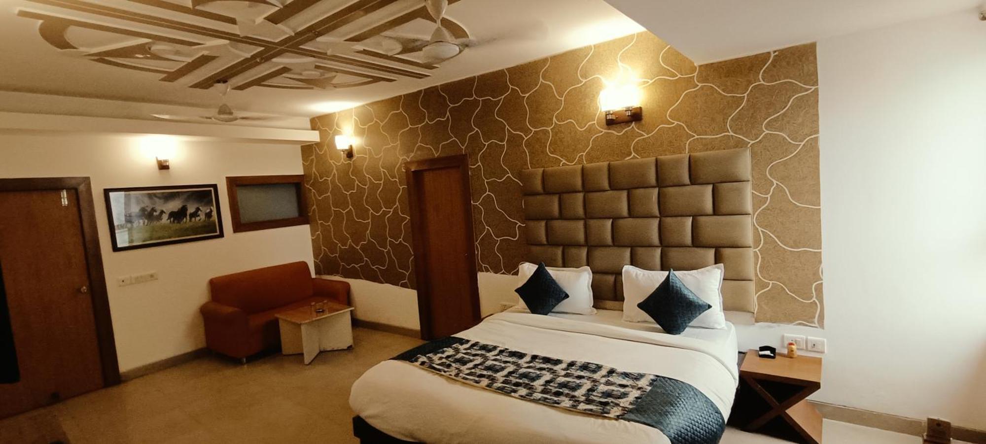 Hotel Konark Near Igi Airport 3*