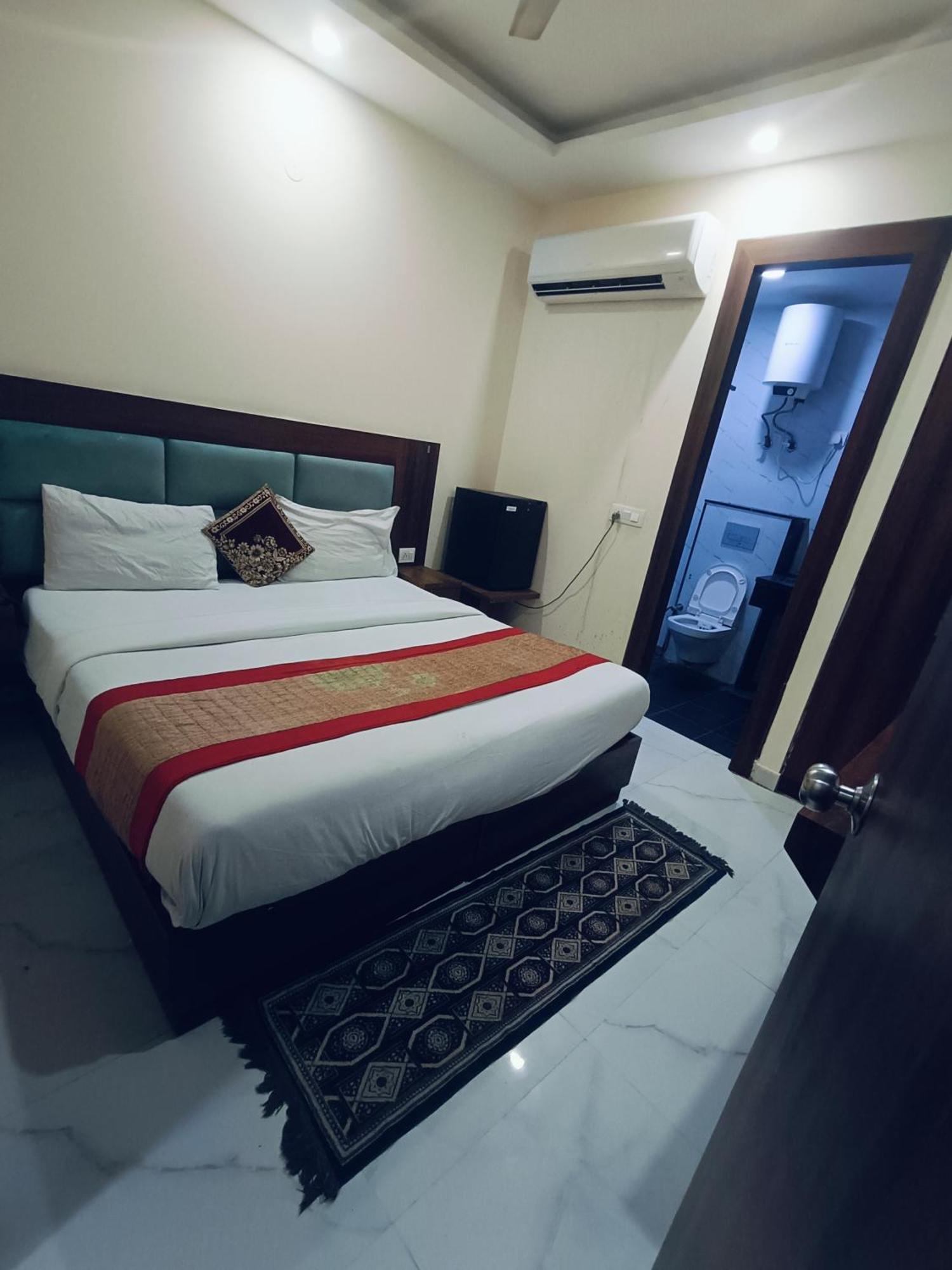 Konark Near Igi Airport 3*