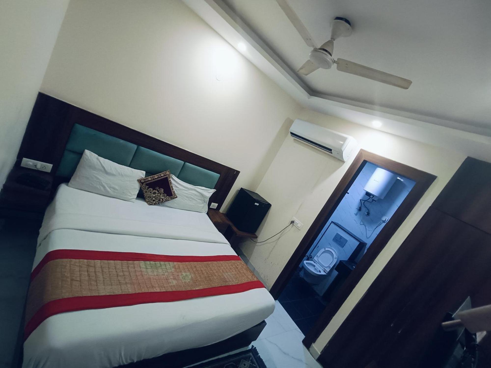 Hotel Konark Near Igi Airport
