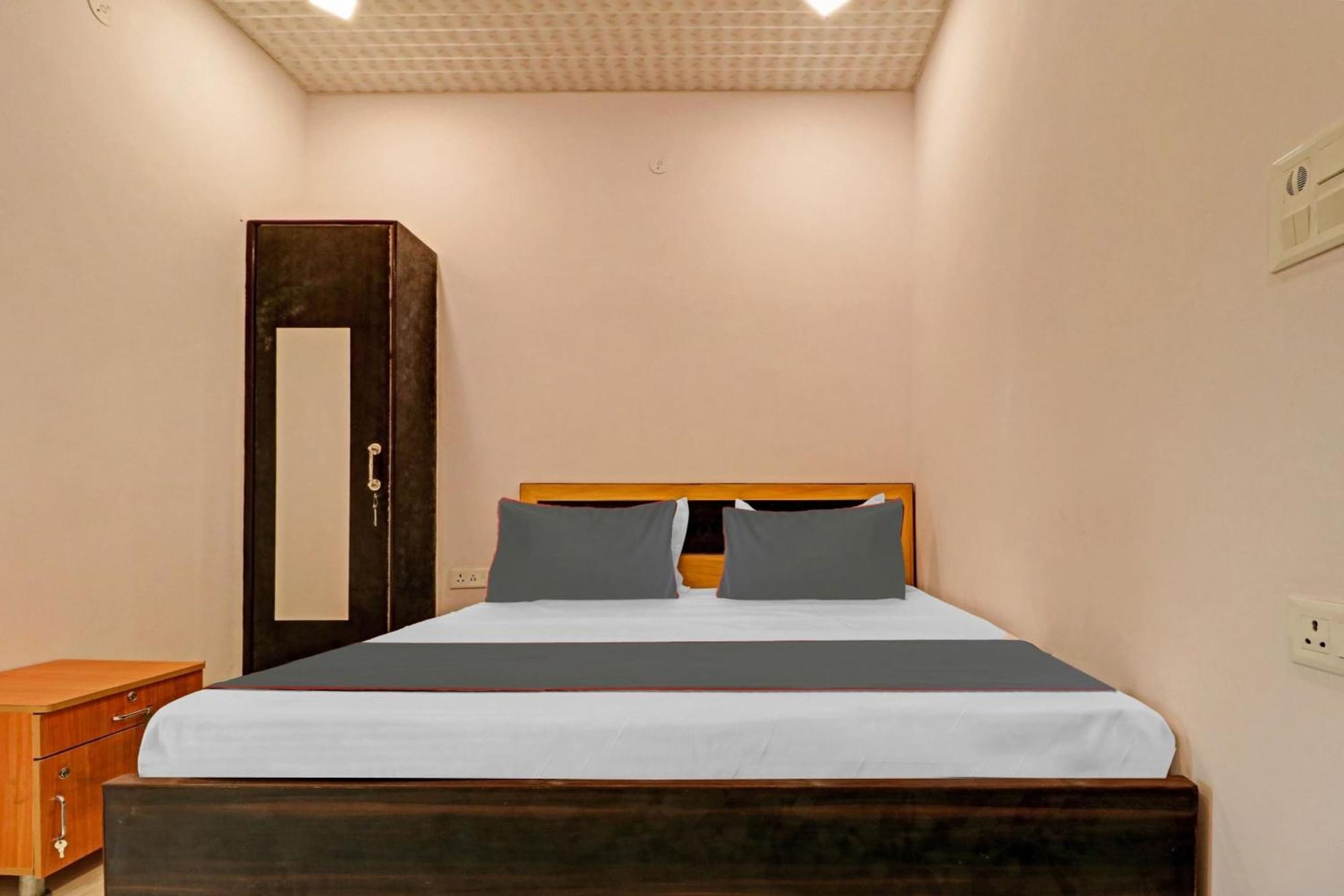 Collection O Qotel Peeragarhi Hotel Delhi (National Capital Territory of India)