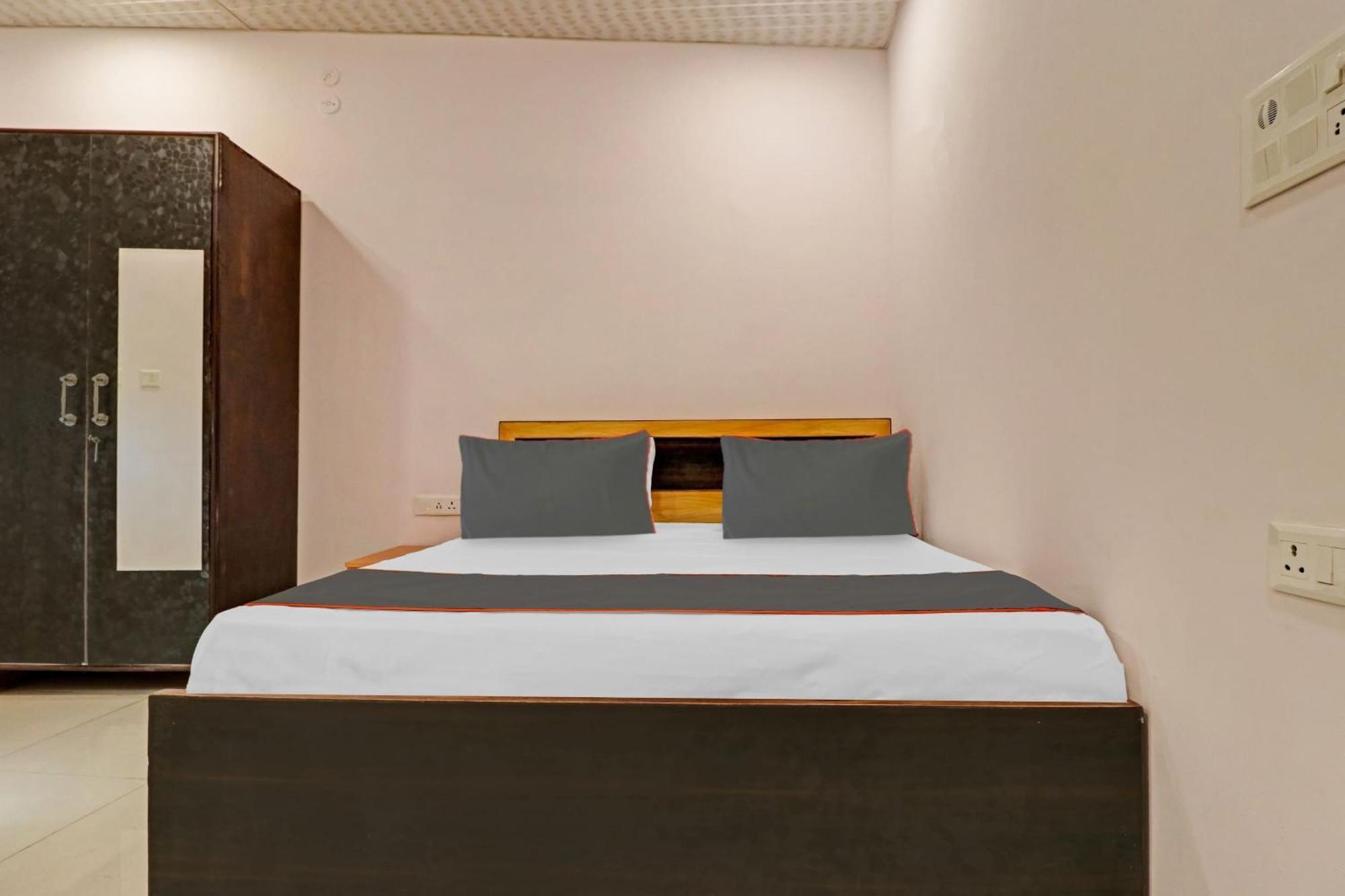 Hotel Collection O Qotel Peeragarhi Delhi (National Capital Territory of India)