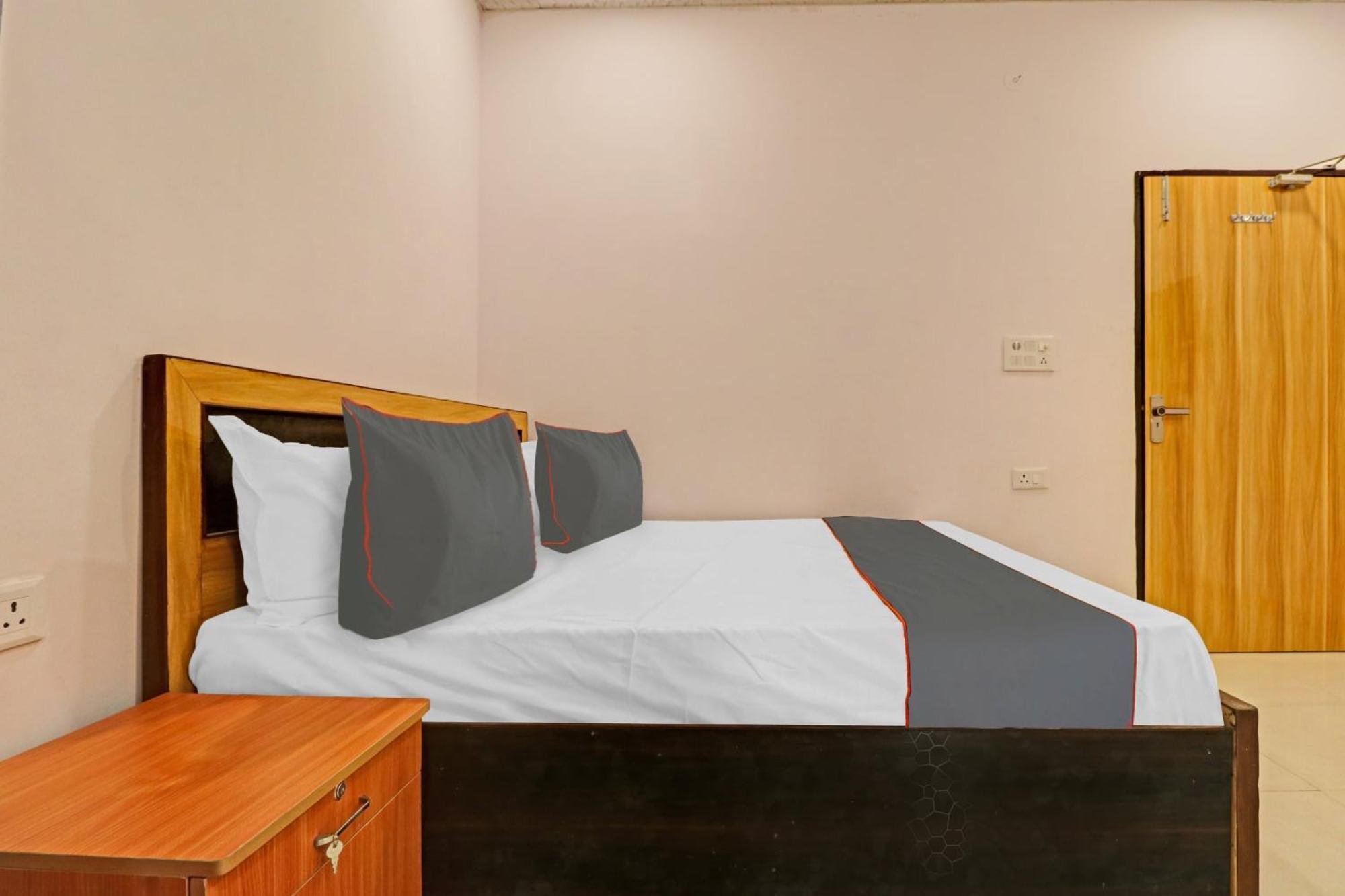 Collection O Qotel Peeragarhi Hotel