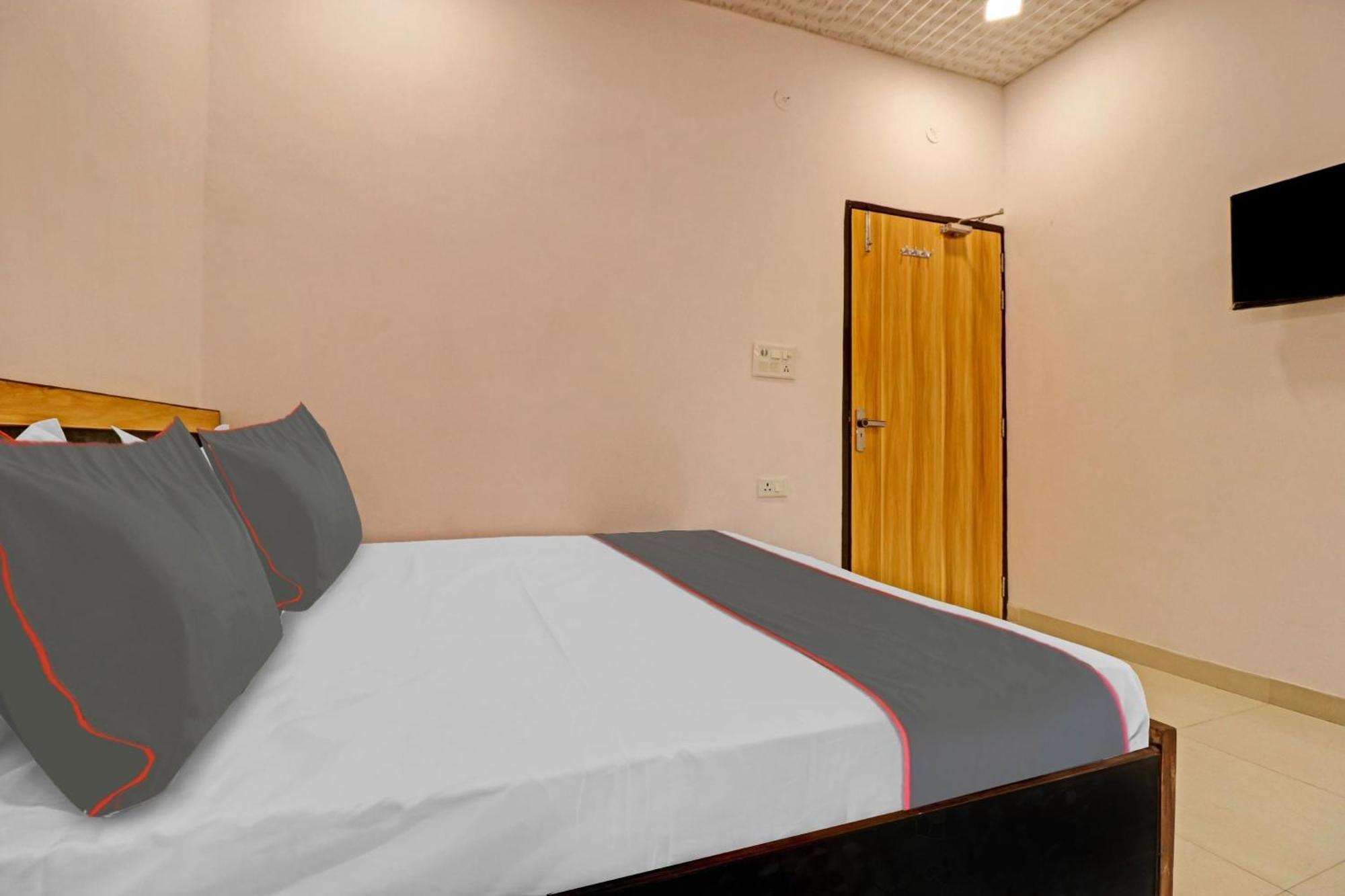 Hotel Collection O Qotel Peeragarhi Delhi (National Capital Territory of India)