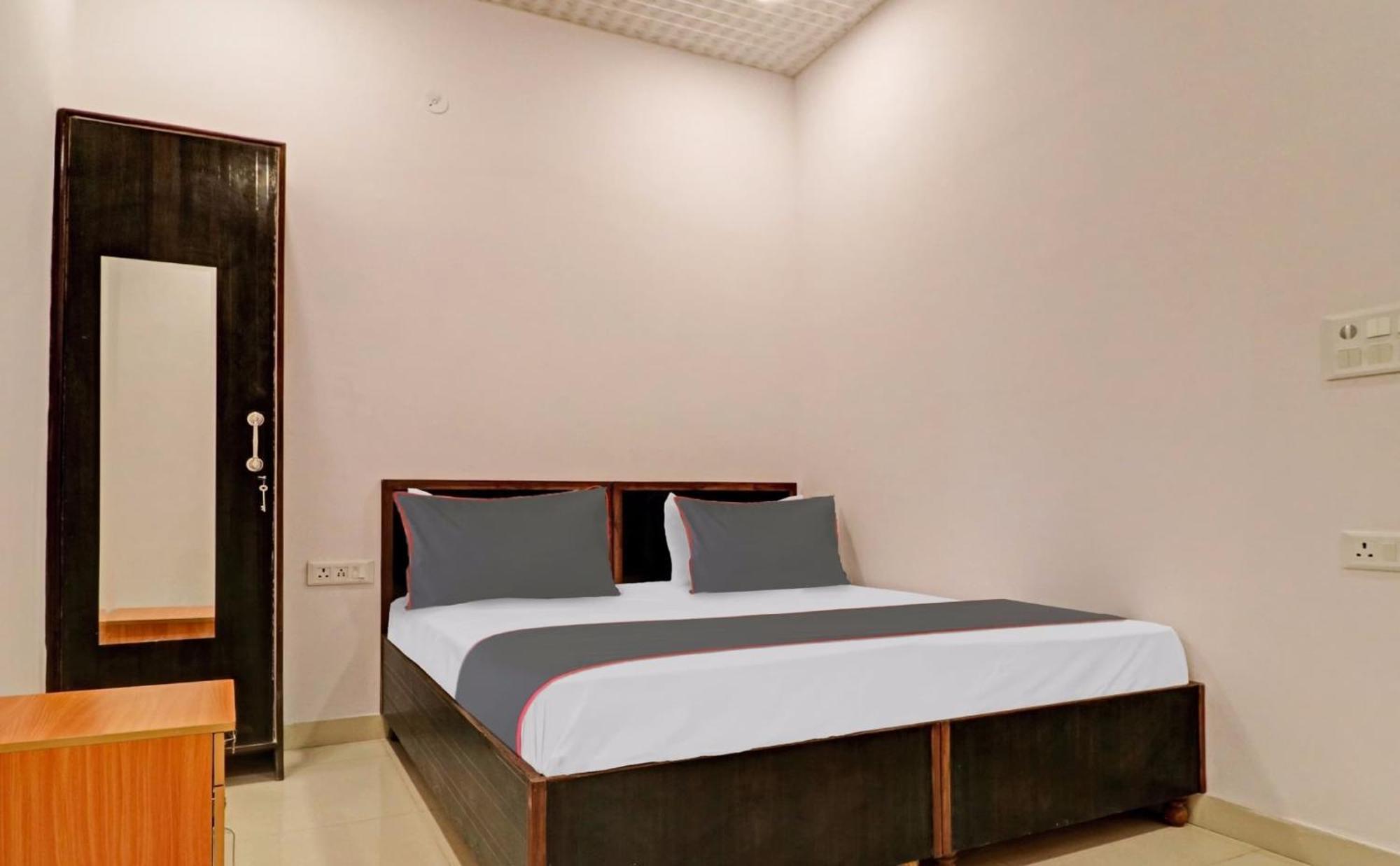 Hotel Collection O Qotel Peeragarhi 4*