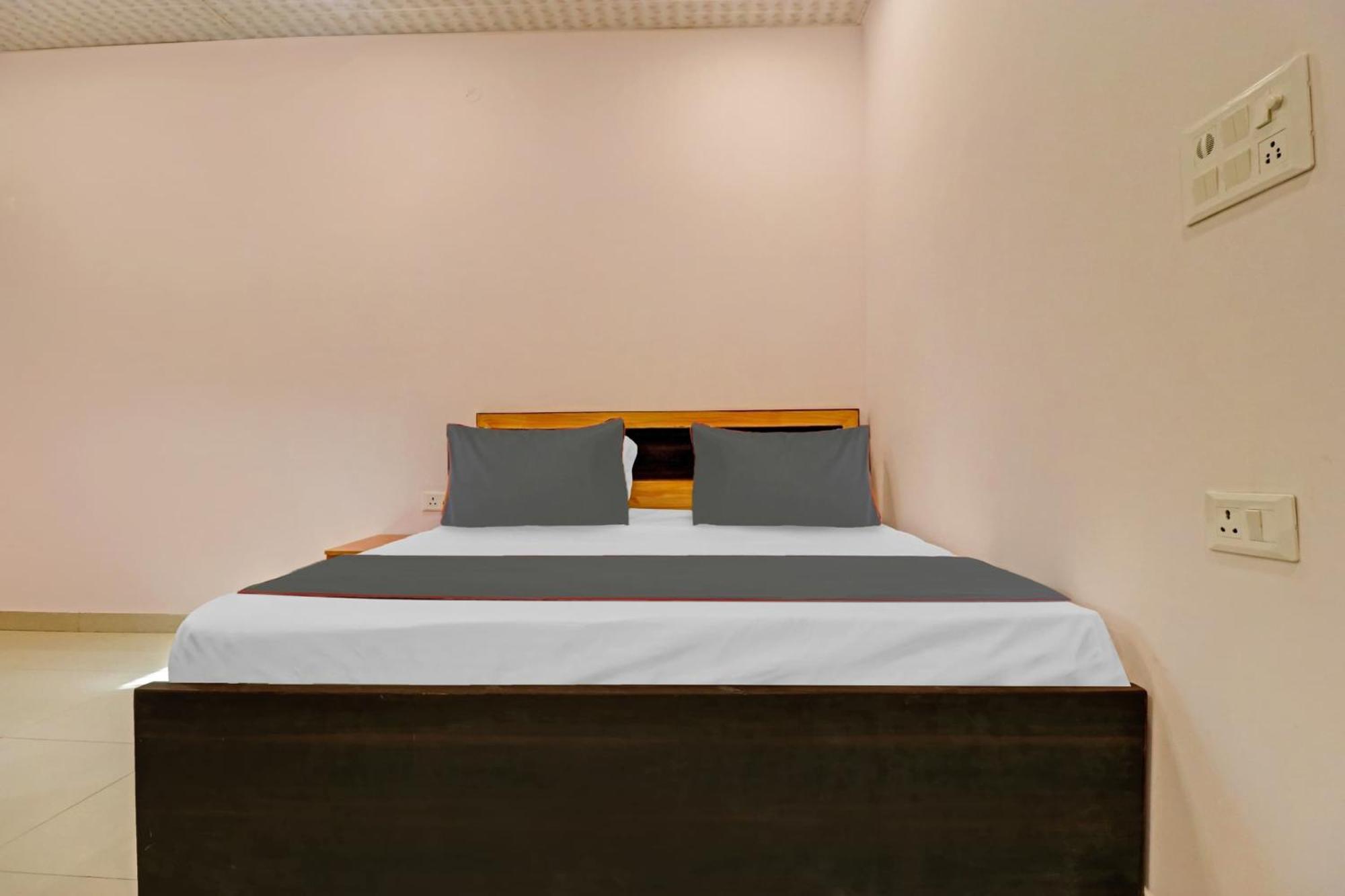 Hotel Collection O Qotel Peeragarhi 4*