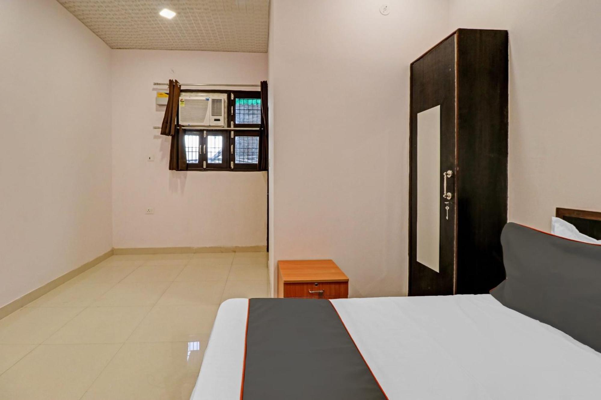 Hotel Collection O Qotel Peeragarhi Delhi (National Capital Territory of India)