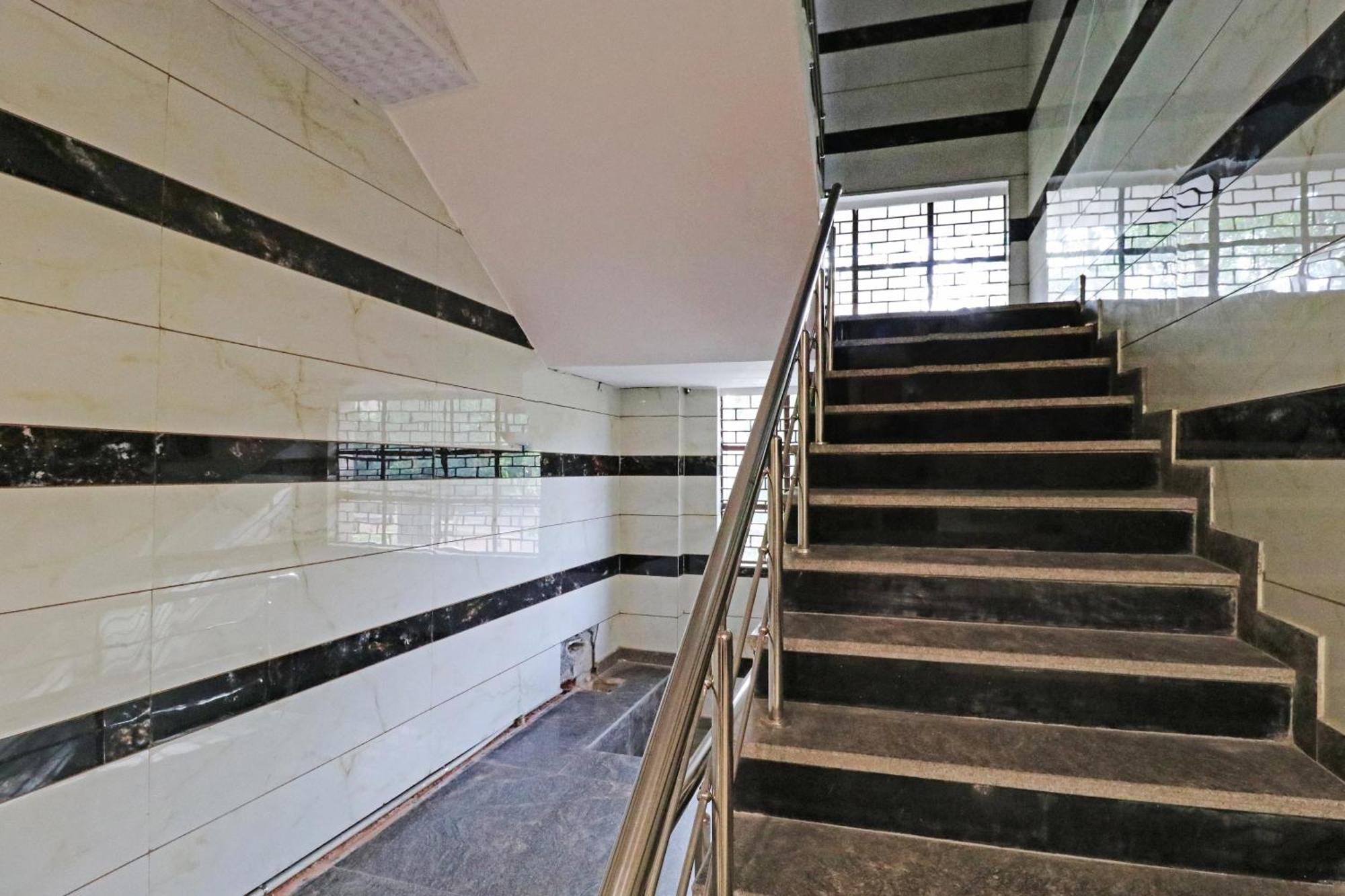 Hotel Collection O Qotel Peeragarhi Delhi (National Capital Territory of India)