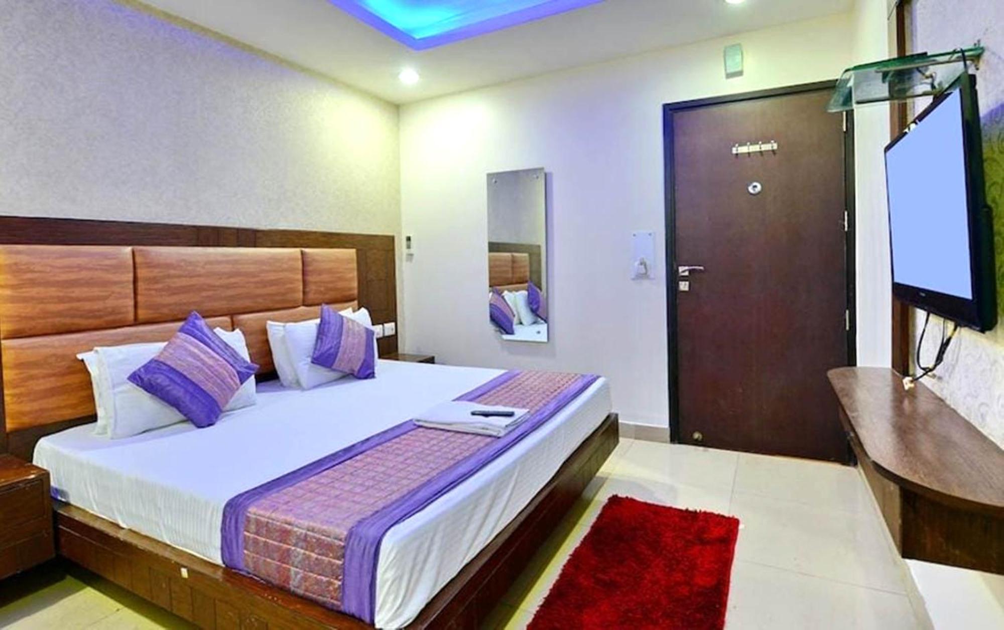 Emporio Near Railway Station 3*
