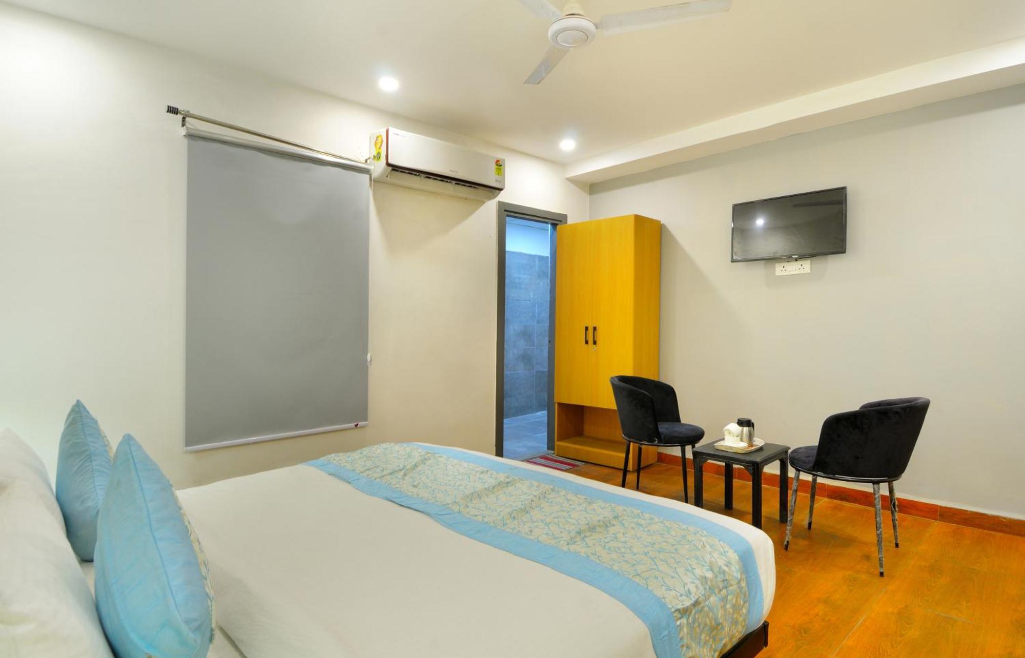 Hotel Emporio Near Railway Station 3*