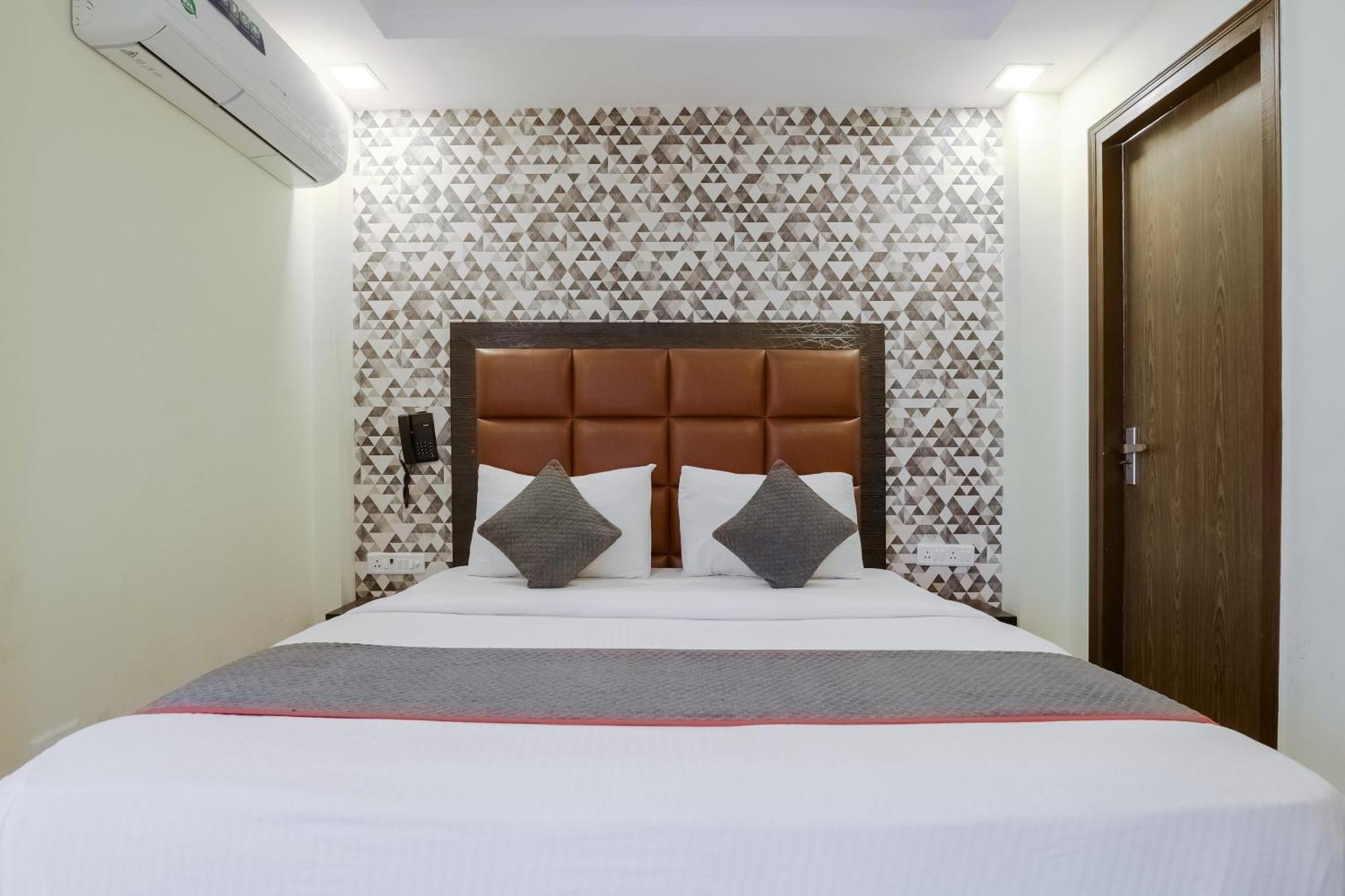 Collection O Yellow Saffron Hotel 3*