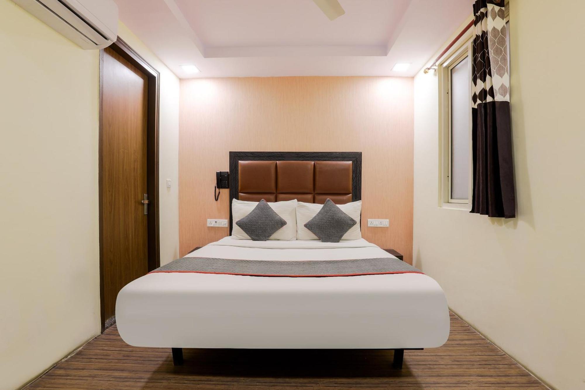 Hotel Collection O Yellow Saffron 3*