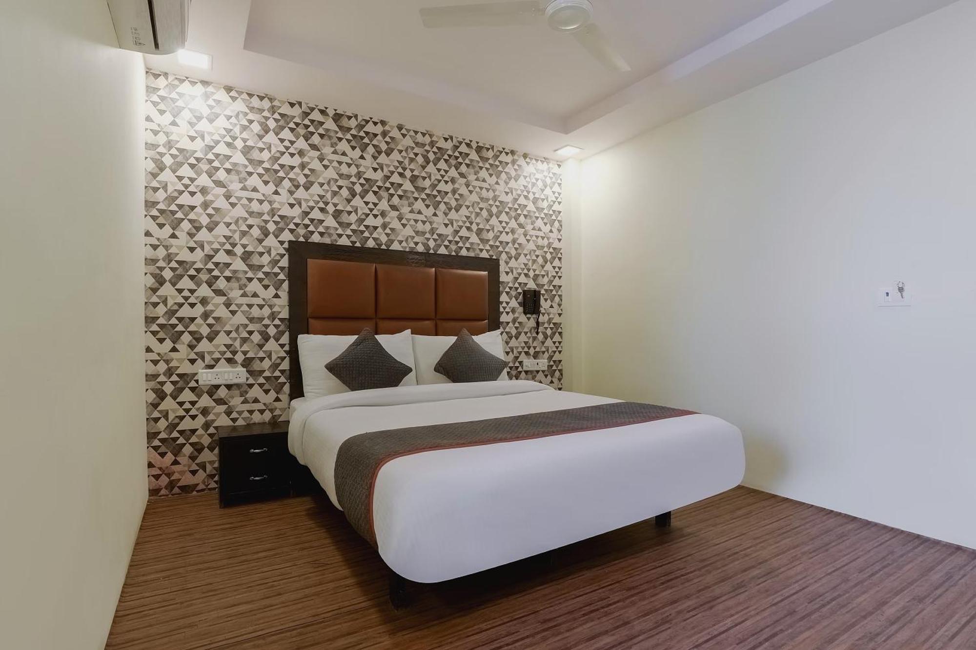 Collection O Yellow Saffron Hotel Delhi (National Capital Territory of India)