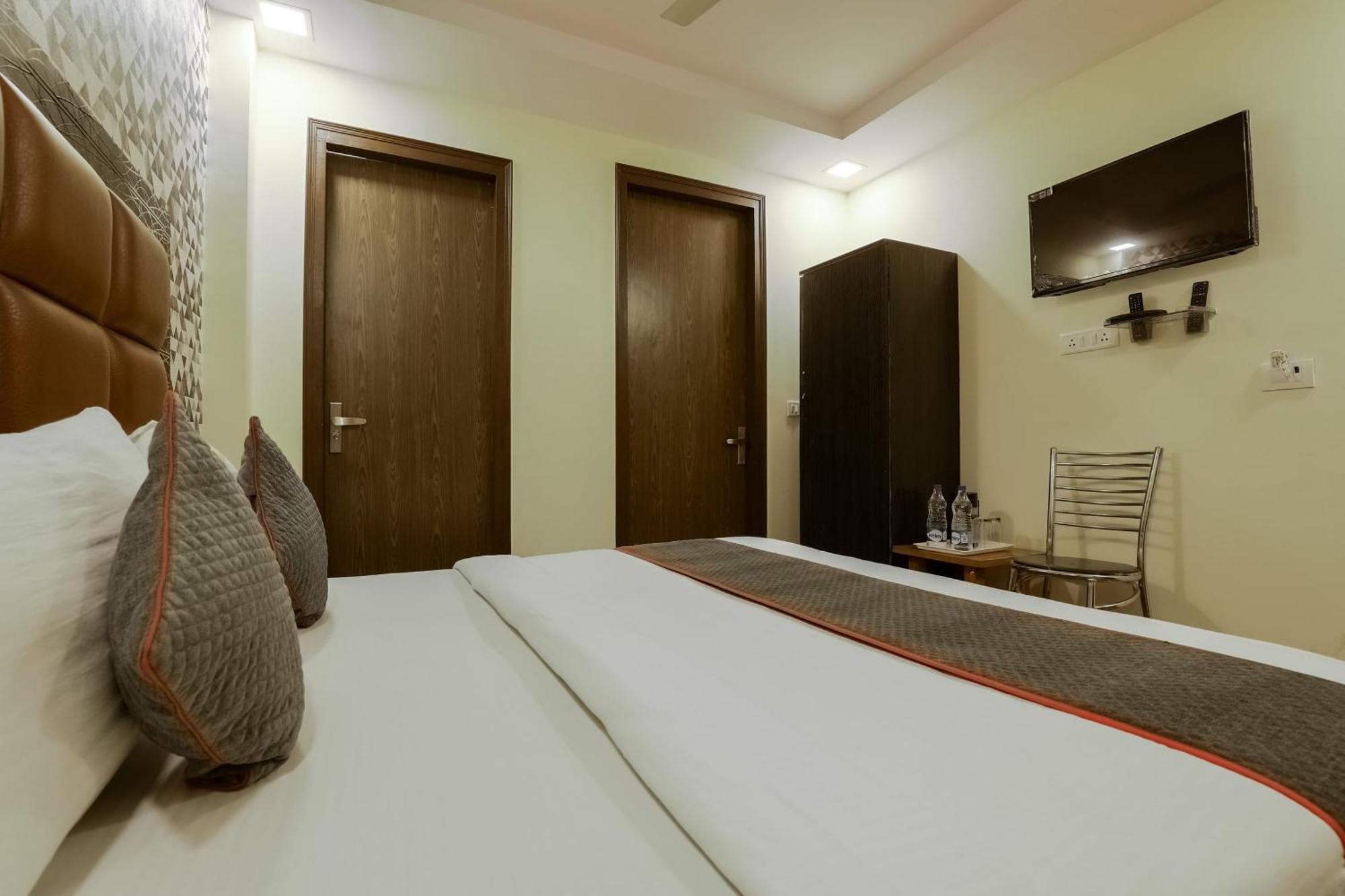 Hotel Collection O Yellow Saffron 3*
