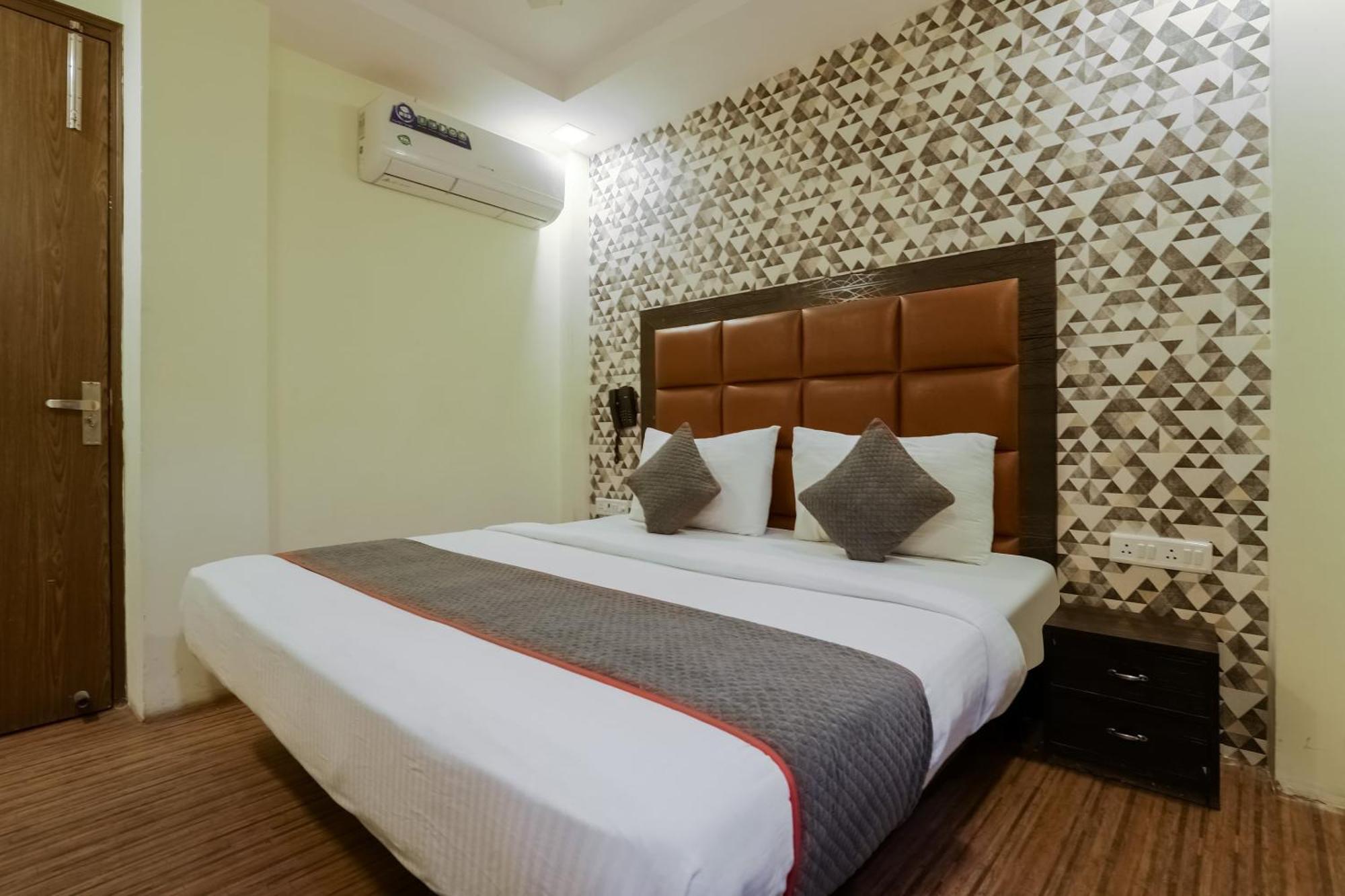 Collection O Yellow Saffron Hotel Delhi (National Capital Territory of India)