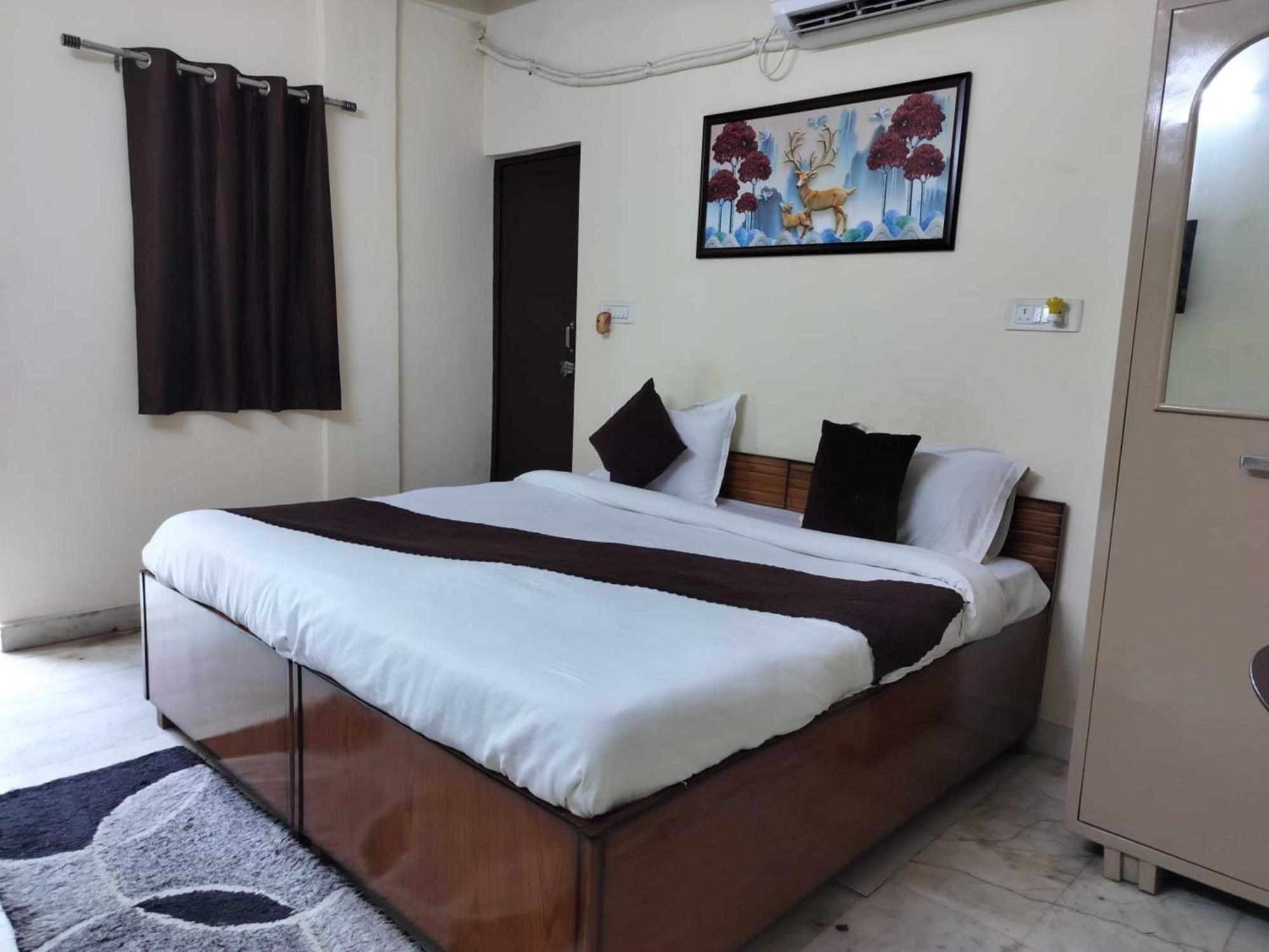 Cr Residency -near Chanakyapuri Embassy Area Hotel