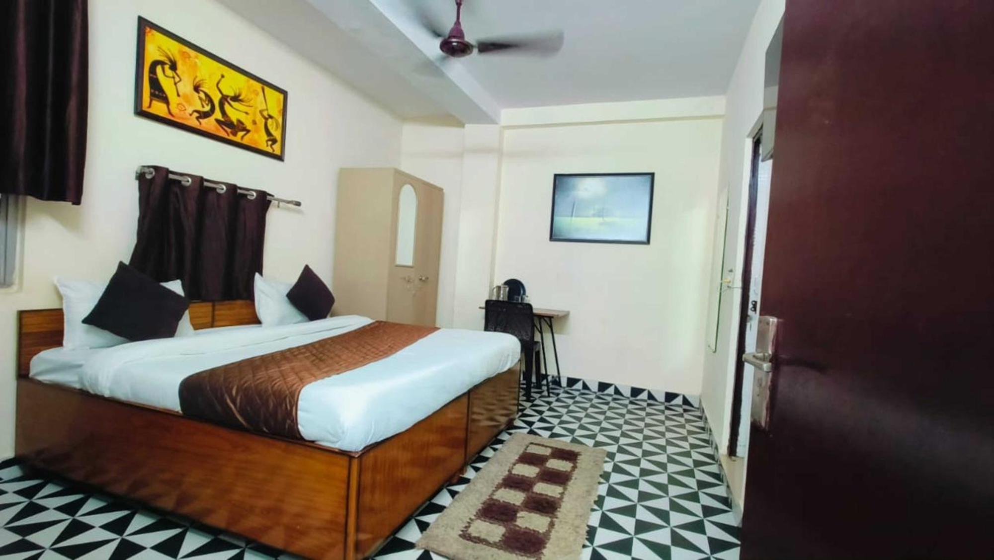 Hotel Cr Residency -near Chanakyapuri Embassy Area