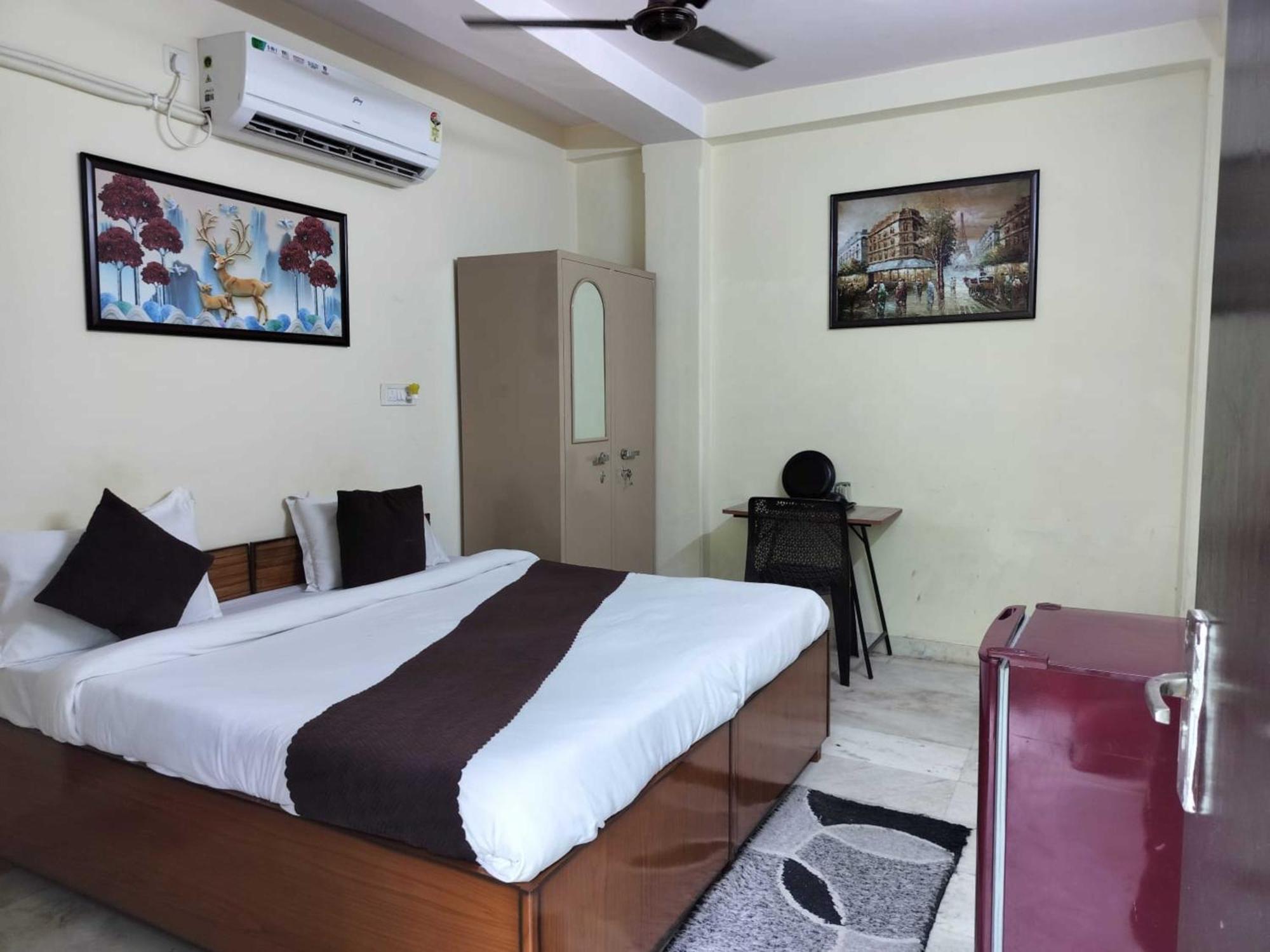 Cr Residency -near Chanakyapuri Embassy Area Hotel 3*