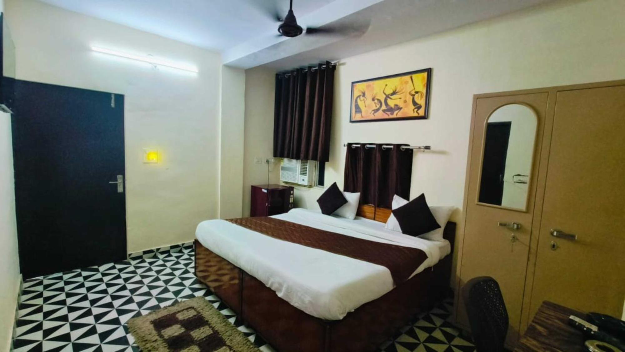 Cr Residency -near Chanakyapuri Embassy Area Hotel New Delhi